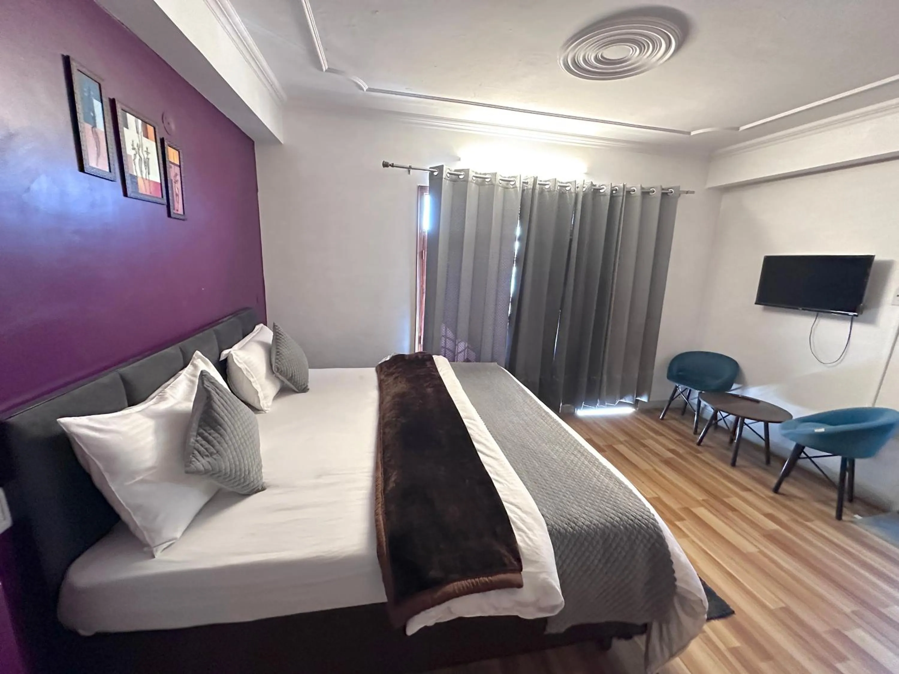 Bedroom, Bed in The Misty Pines Inn