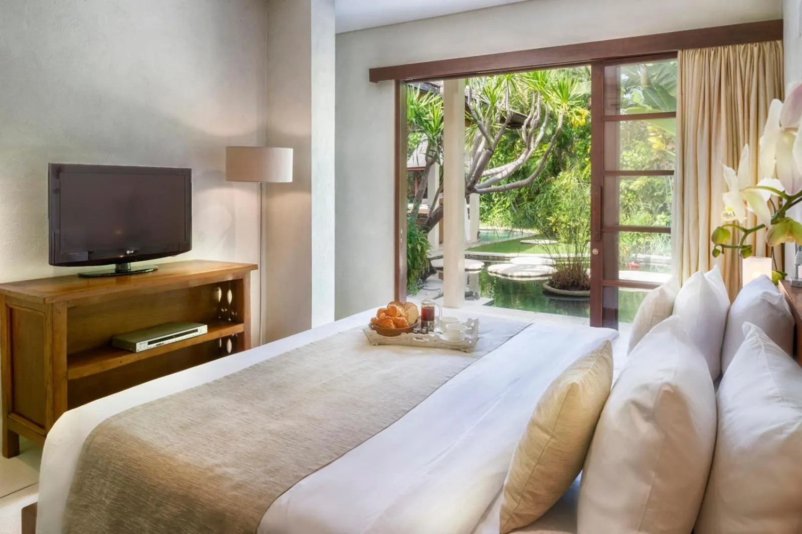 Bed in Villa Kubu Seminyak