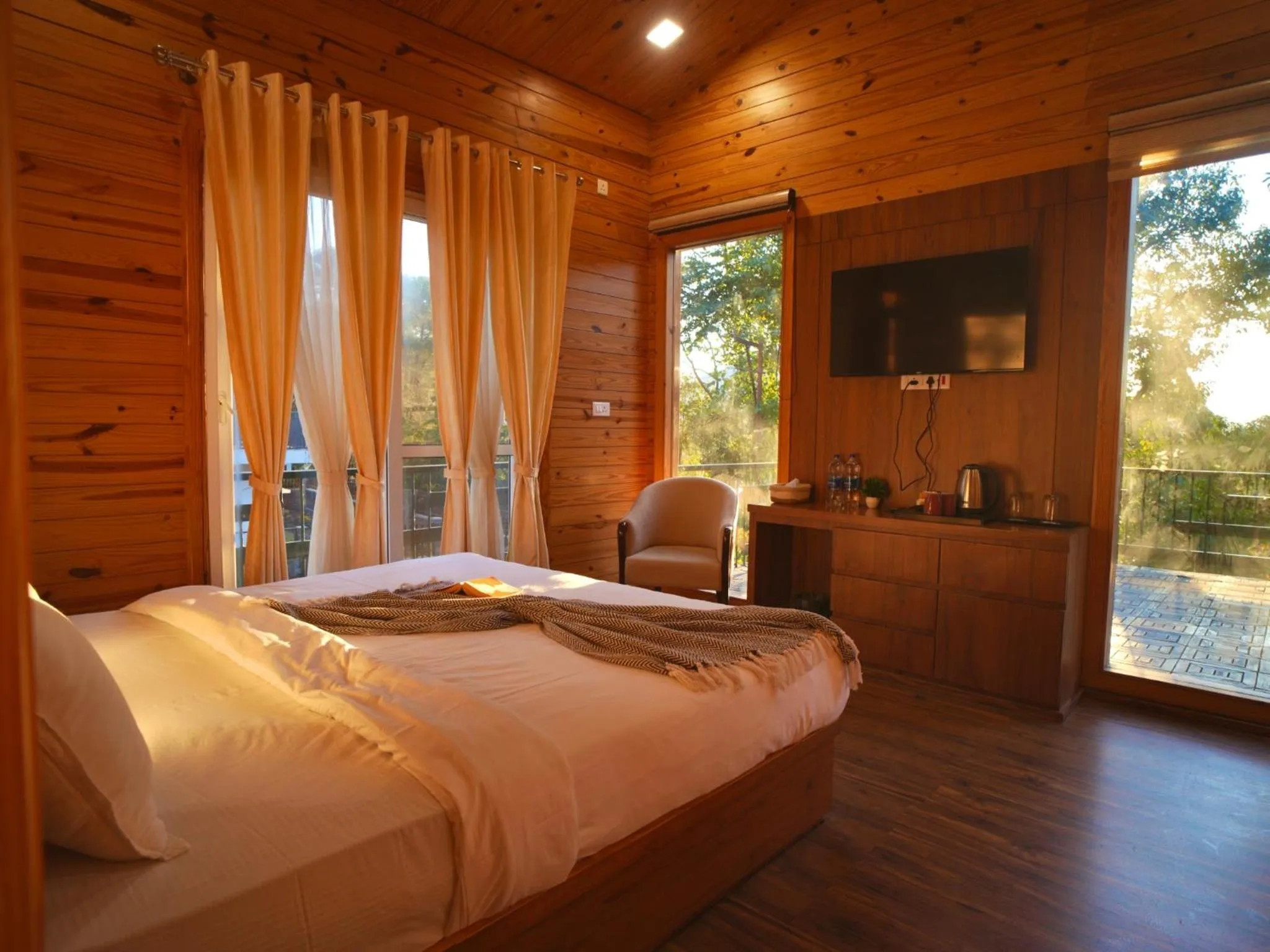 Bed in Moustache Bhimtal Luxuria, Nainital