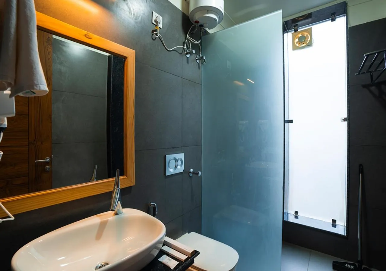 Shower in Moustache Bhimtal Luxuria, Nainital