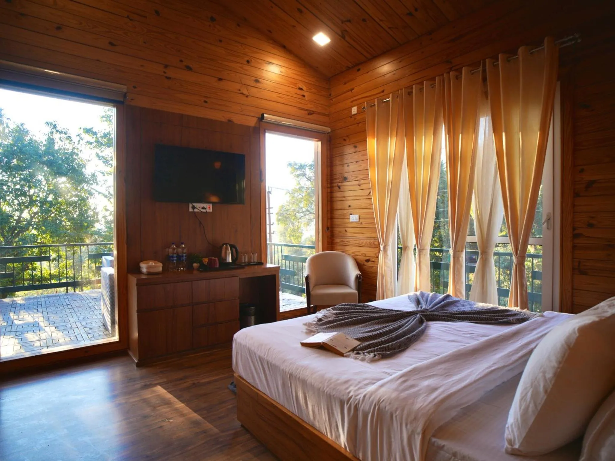 Bed in Moustache Bhimtal Luxuria, Nainital