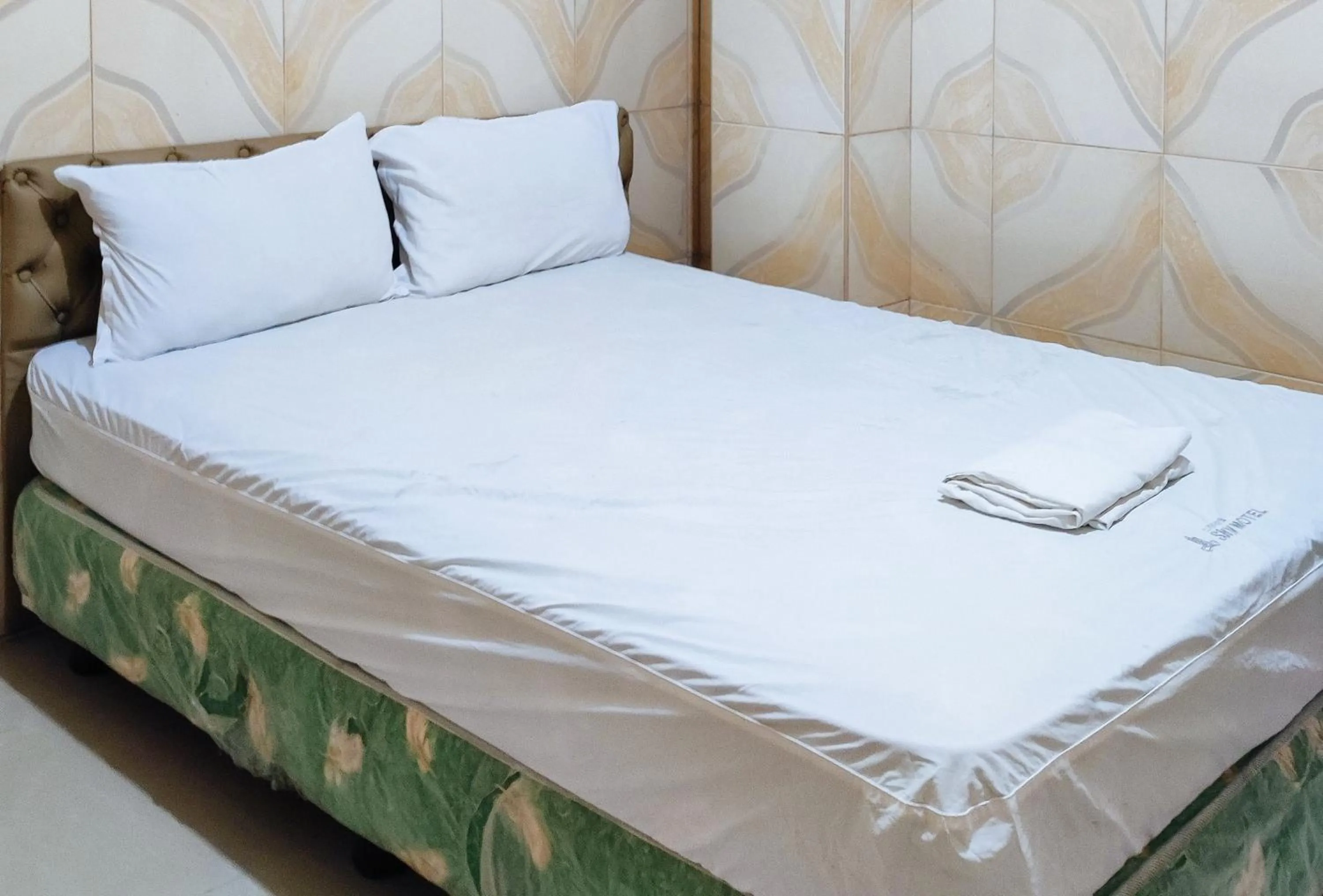 Bedroom, Bed in RedDoorz @ PVC Pension Haus