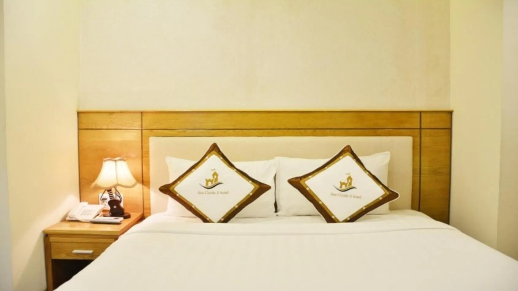 Bed in Sea Castle Hotel