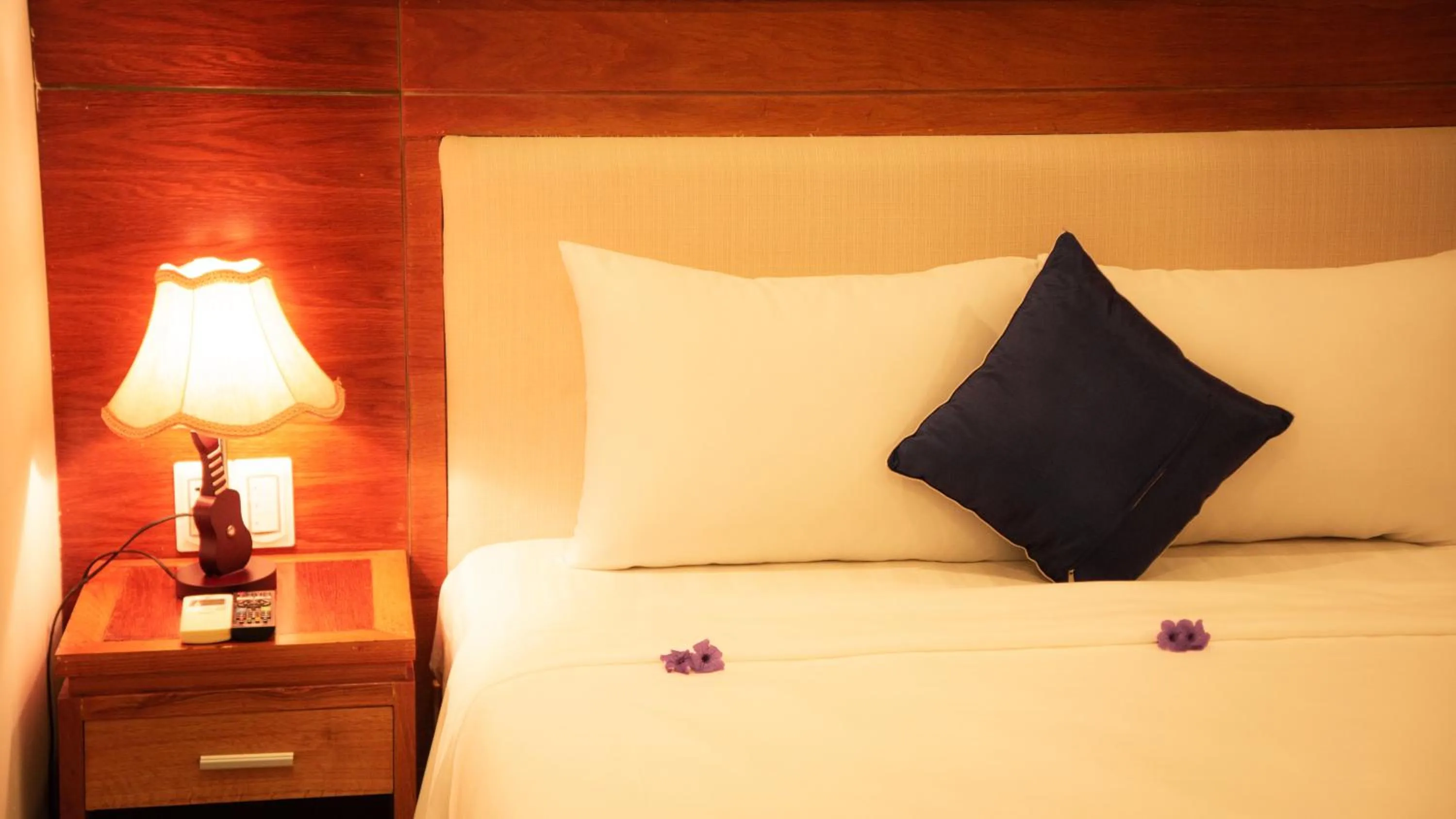 Bed in Sea Castle Hotel