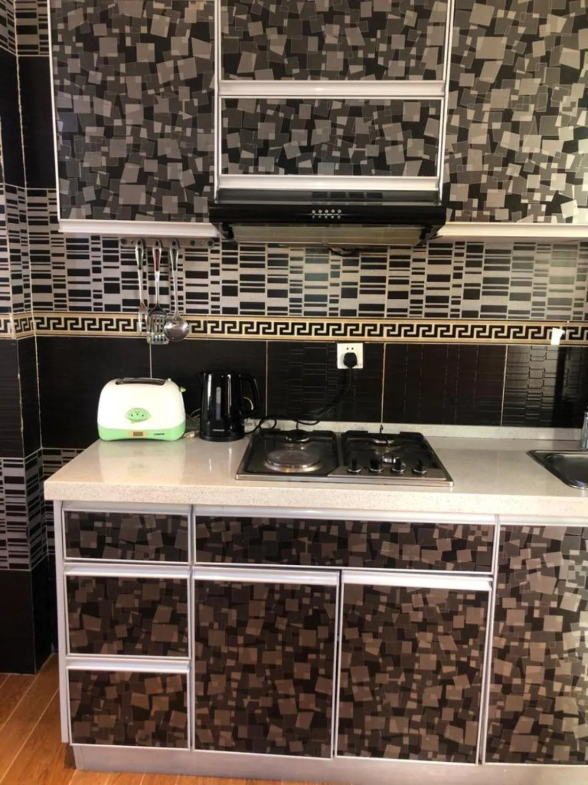 Kitchen or kitchenette in Emmad Furnished Hotel