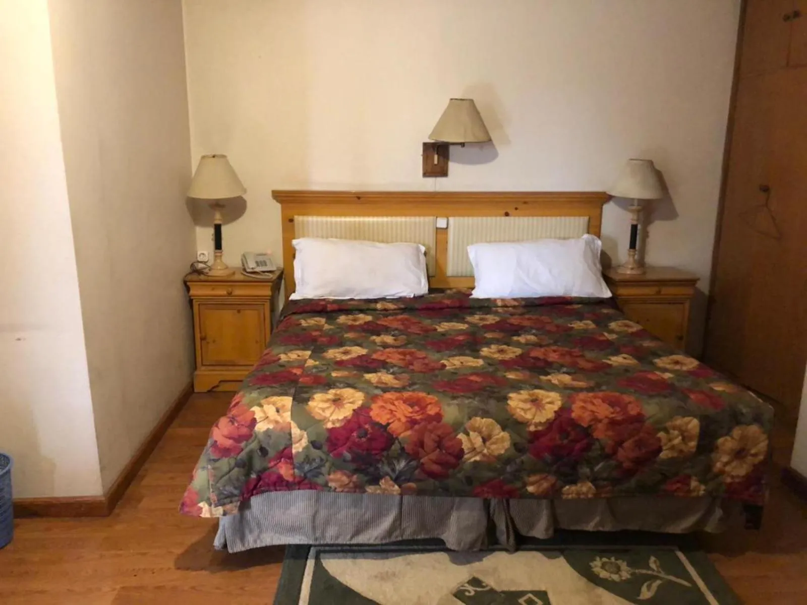 Bed in Emmad Furnished Hotel