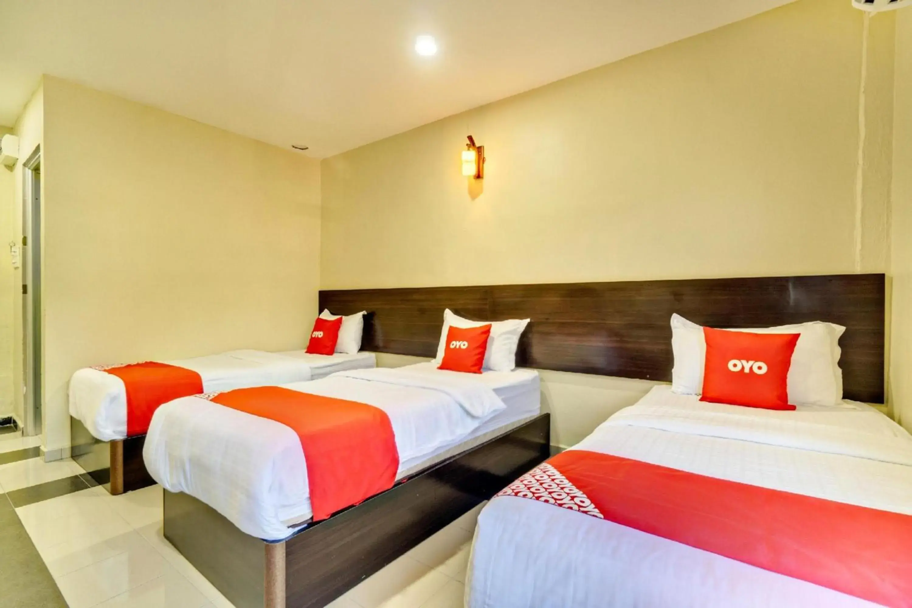 Photo of the whole room, Bed in OYO 89960 Manjung Inn Hotel Photo of the whole room, Bed in OYO 89960 Manjung Inn Hotel