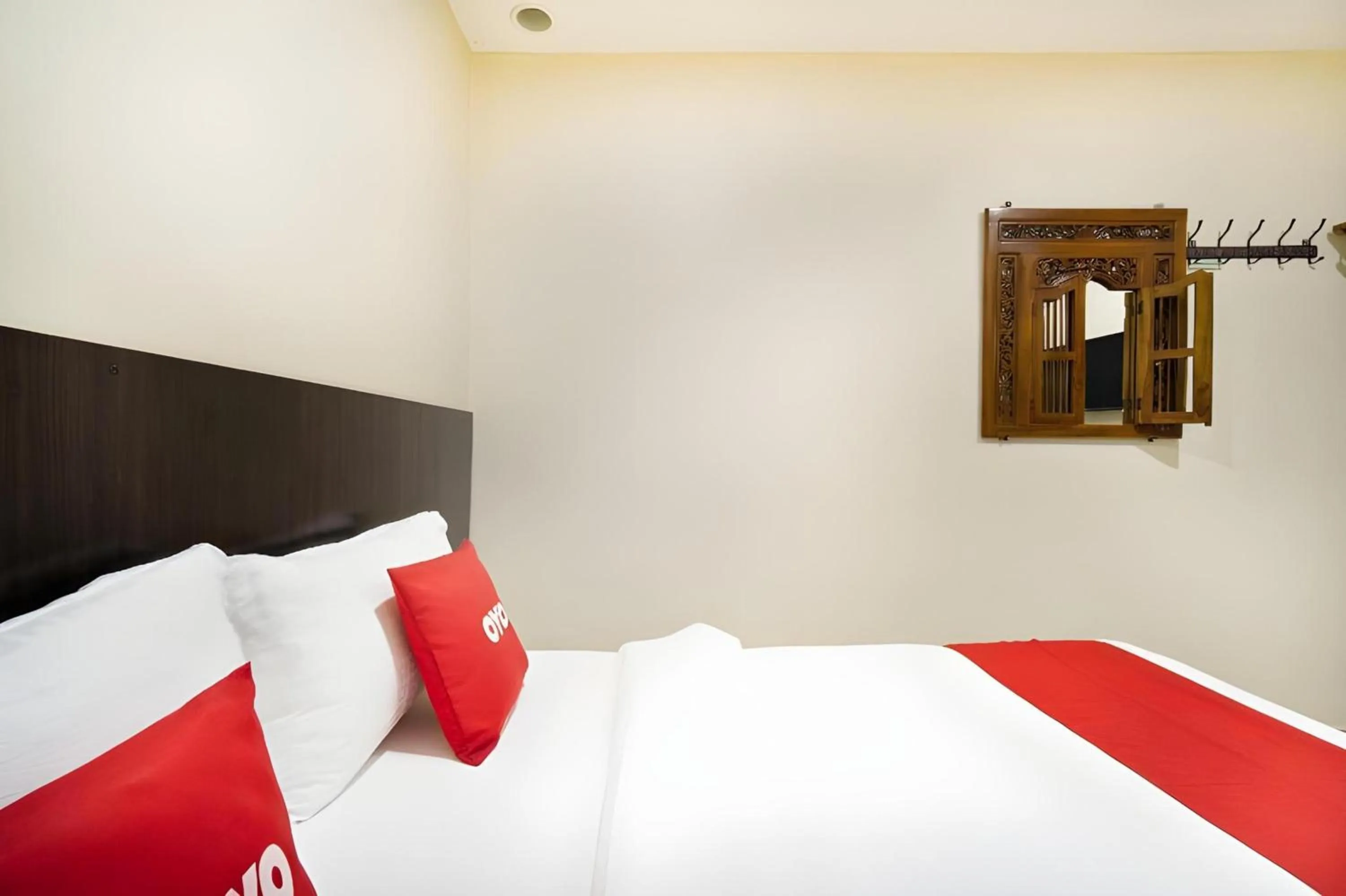 Photo of the whole room, Bed in OYO 89960 Manjung Inn Hotel