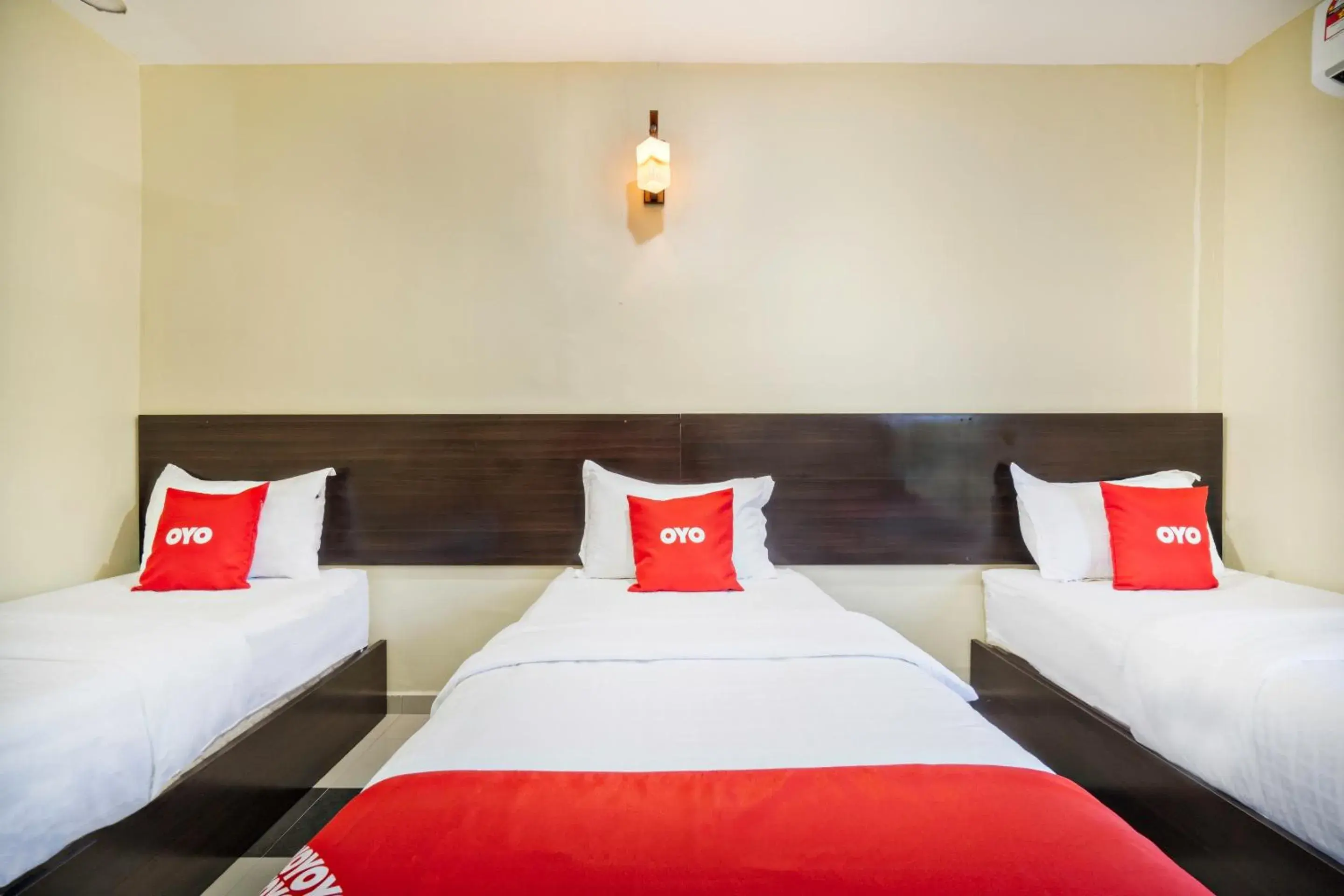Bedroom, Bed in OYO 89960 Manjung Inn Hotel