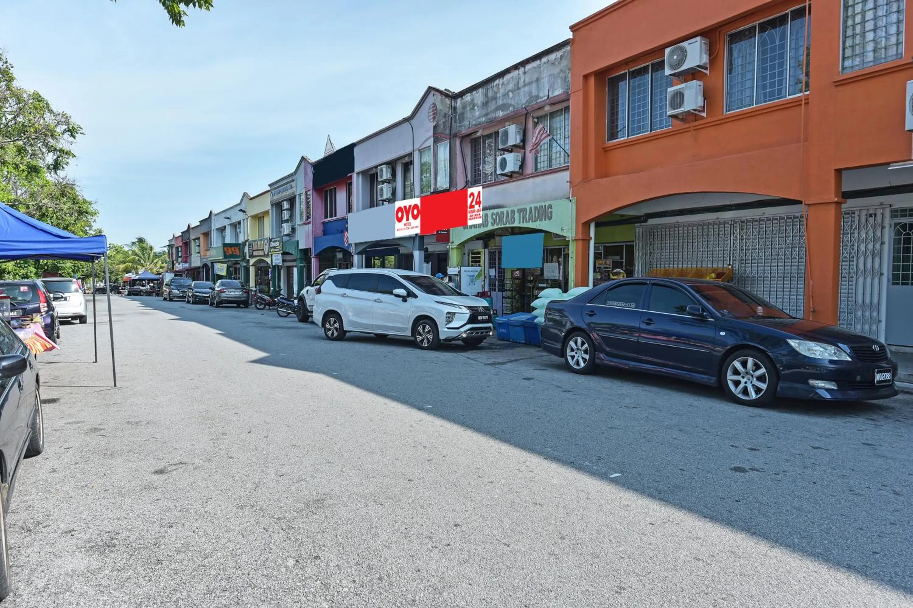 Property building in OYO 89960 Manjung Inn Hotel