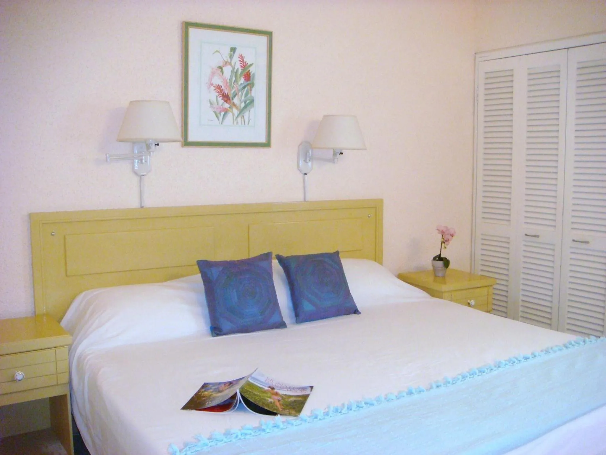 Bed in Plum Tree Club