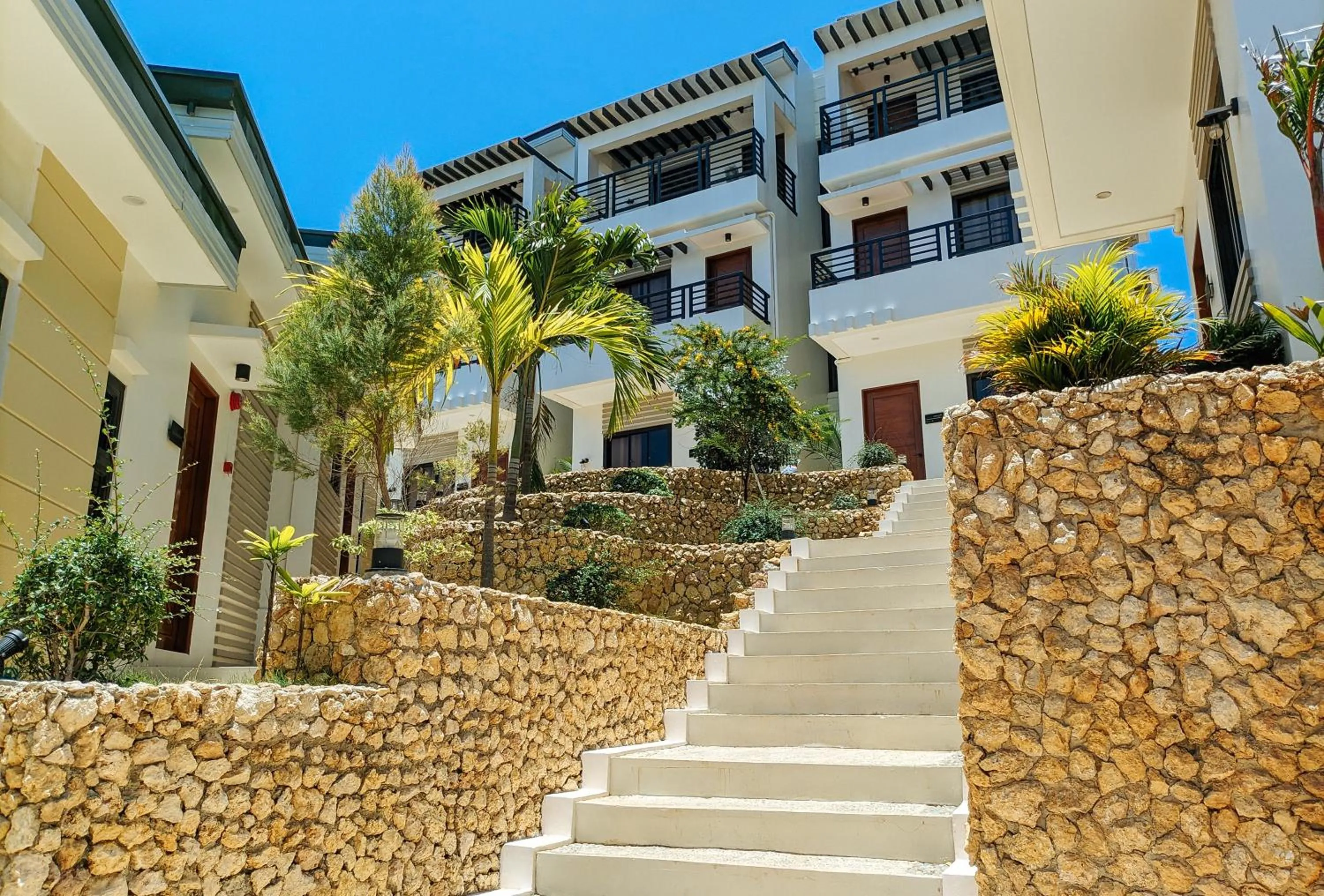 RedDoorz @ LM Apartelle Boracay