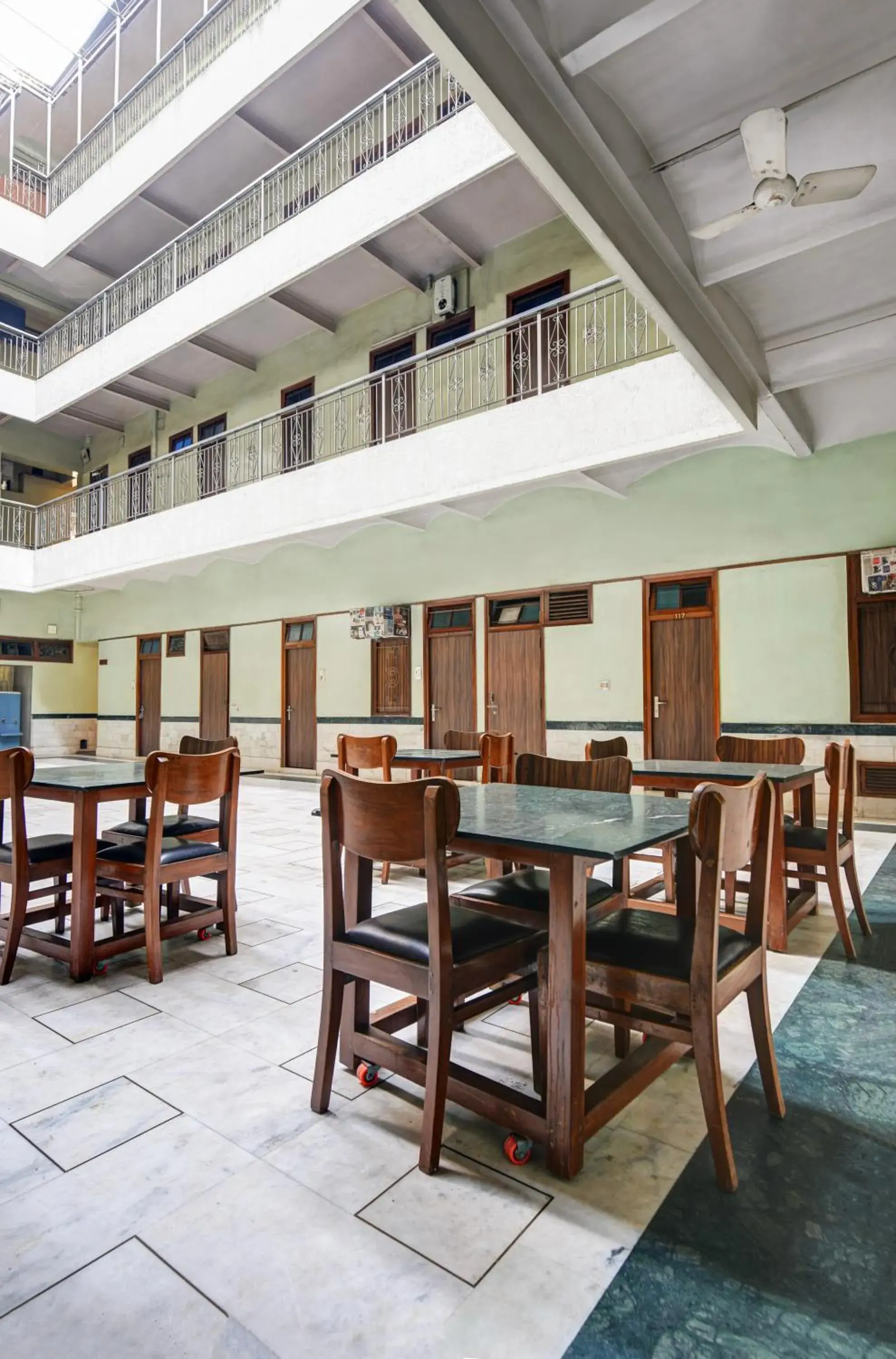 Restaurant/places to eat in New Royal Hotel Just Near Old Delhi Railway Station And Chandni Chowk Restaurant/places to eat in New Royal Hotel Just Near Old Delhi Railway Station And Chandni Chowk