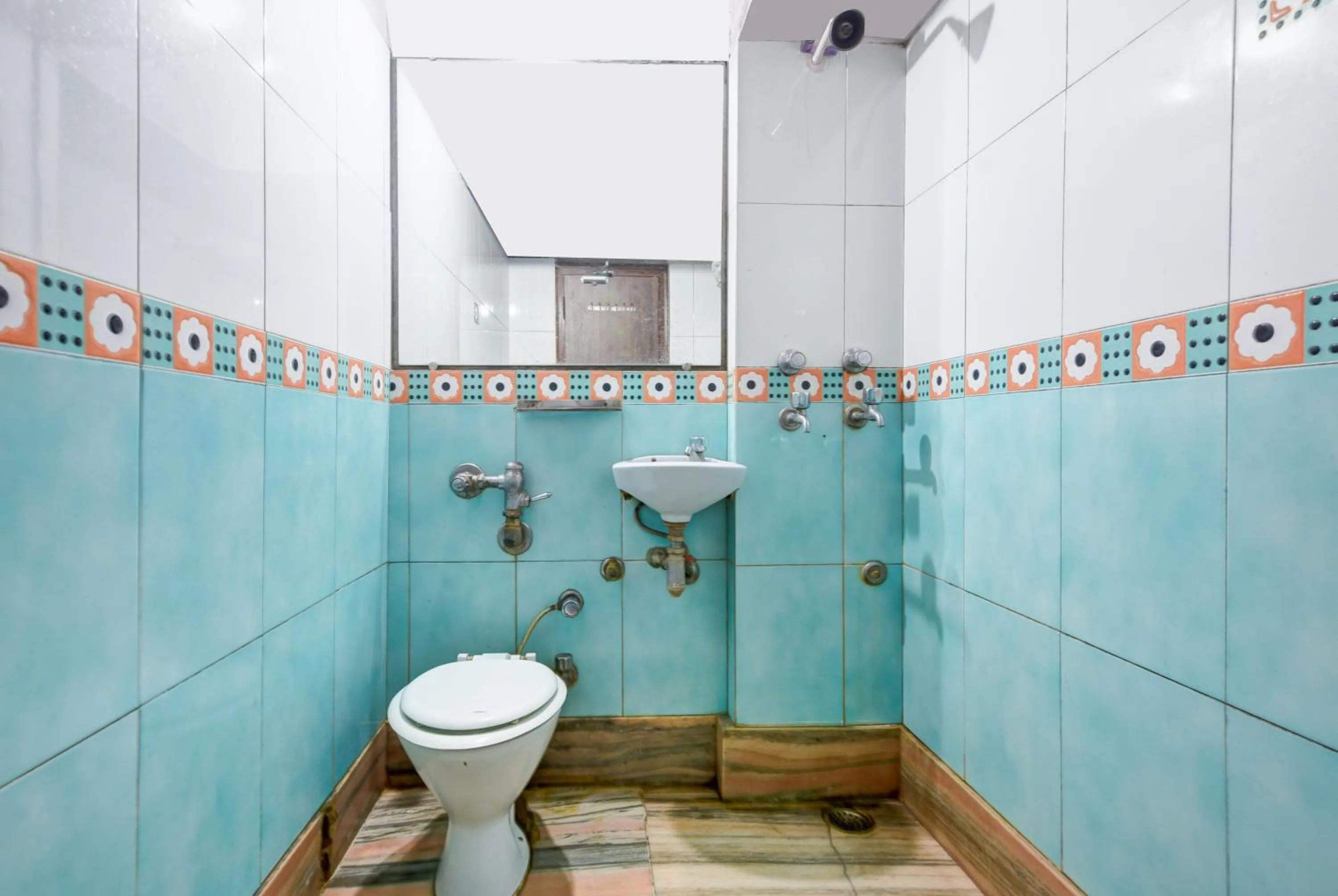 Toilet in New Royal Hotel Just Near Old Delhi Railway Station And Chandni Chowk