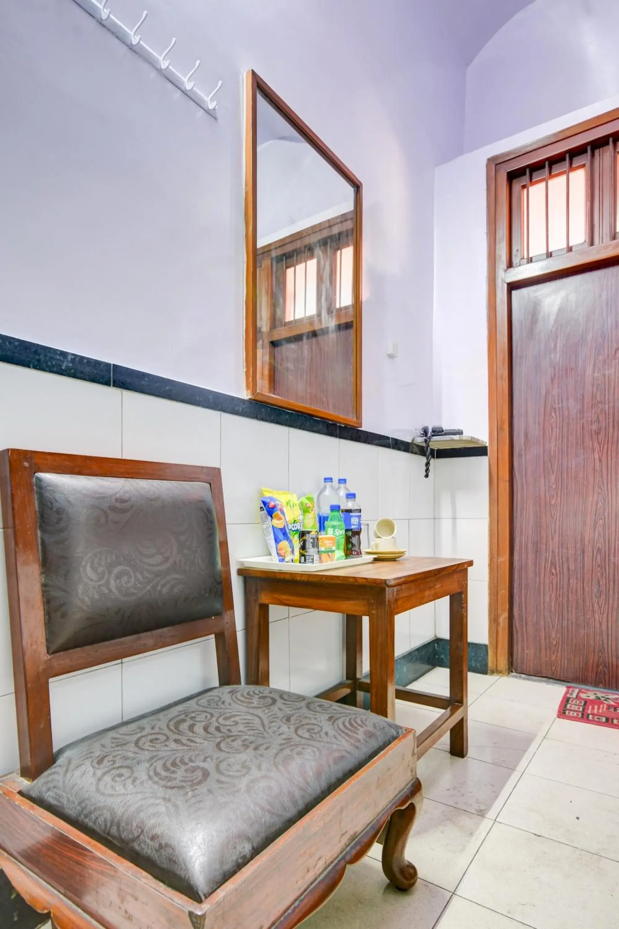 Living room in New Royal Hotel Just Near Old Delhi Railway Station And Chandni Chowk Living room in New Royal Hotel Just Near Old Delhi Railway Station And Chandni Chowk