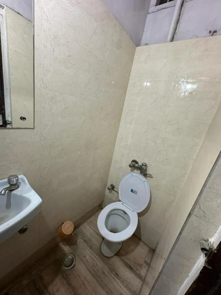 Toilet in New Royal Hotel