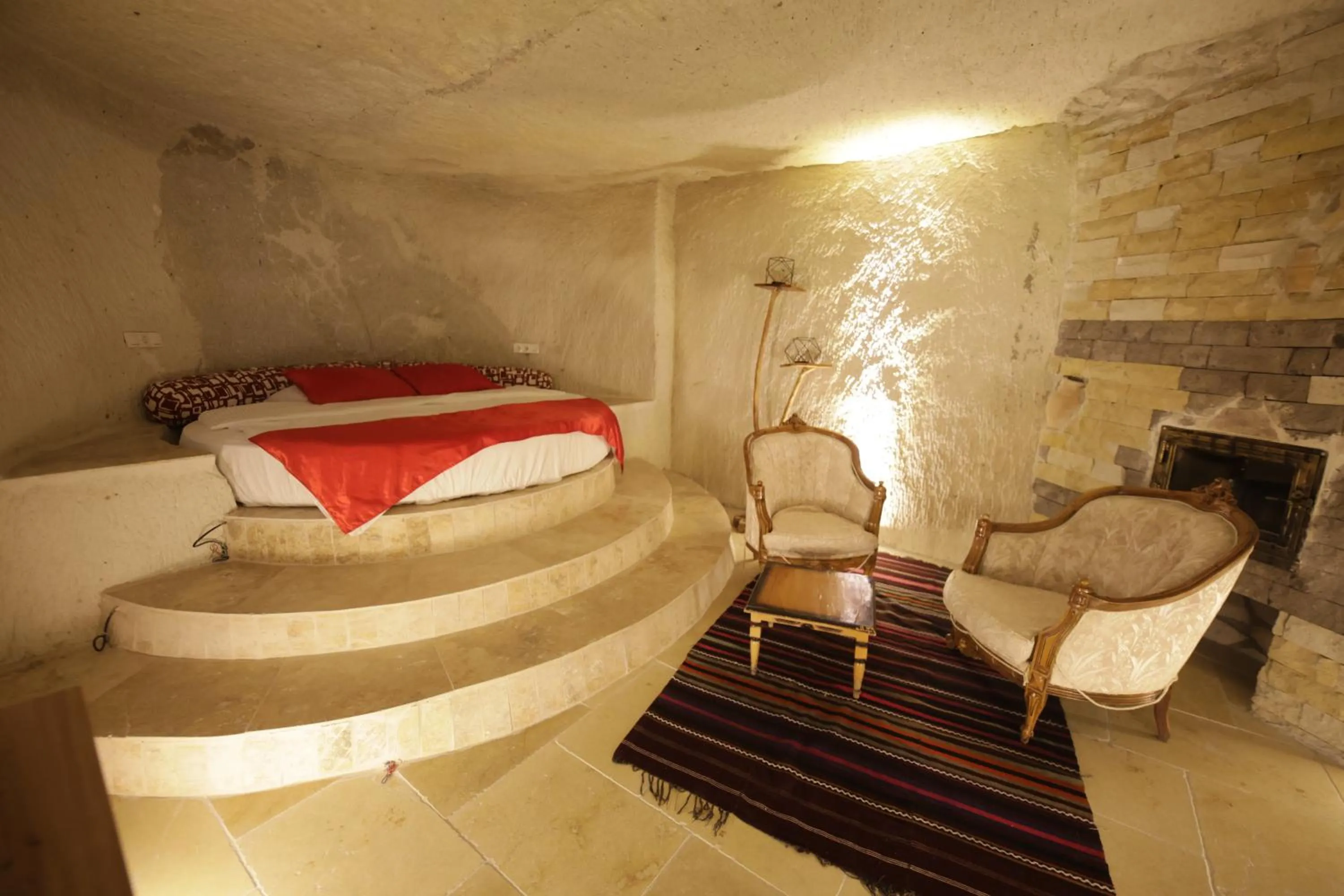 Bedroom in My Cave Suites