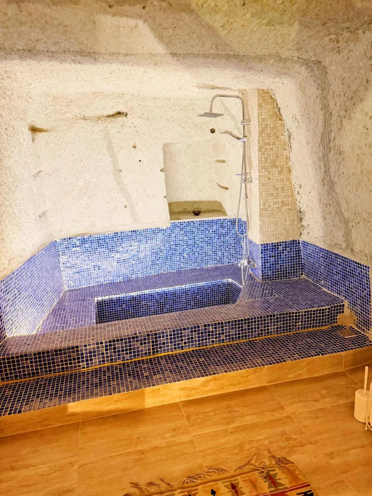 Bath in My Cave Suites