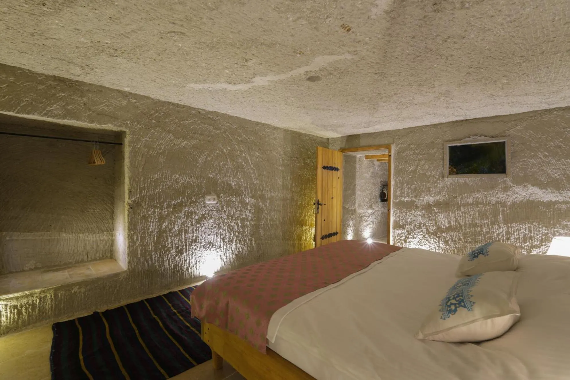 Bedroom, Bed in My Cave Suites