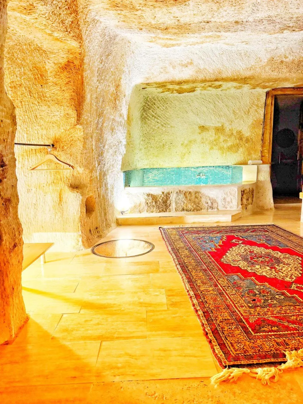 Bath in My Cave Suites