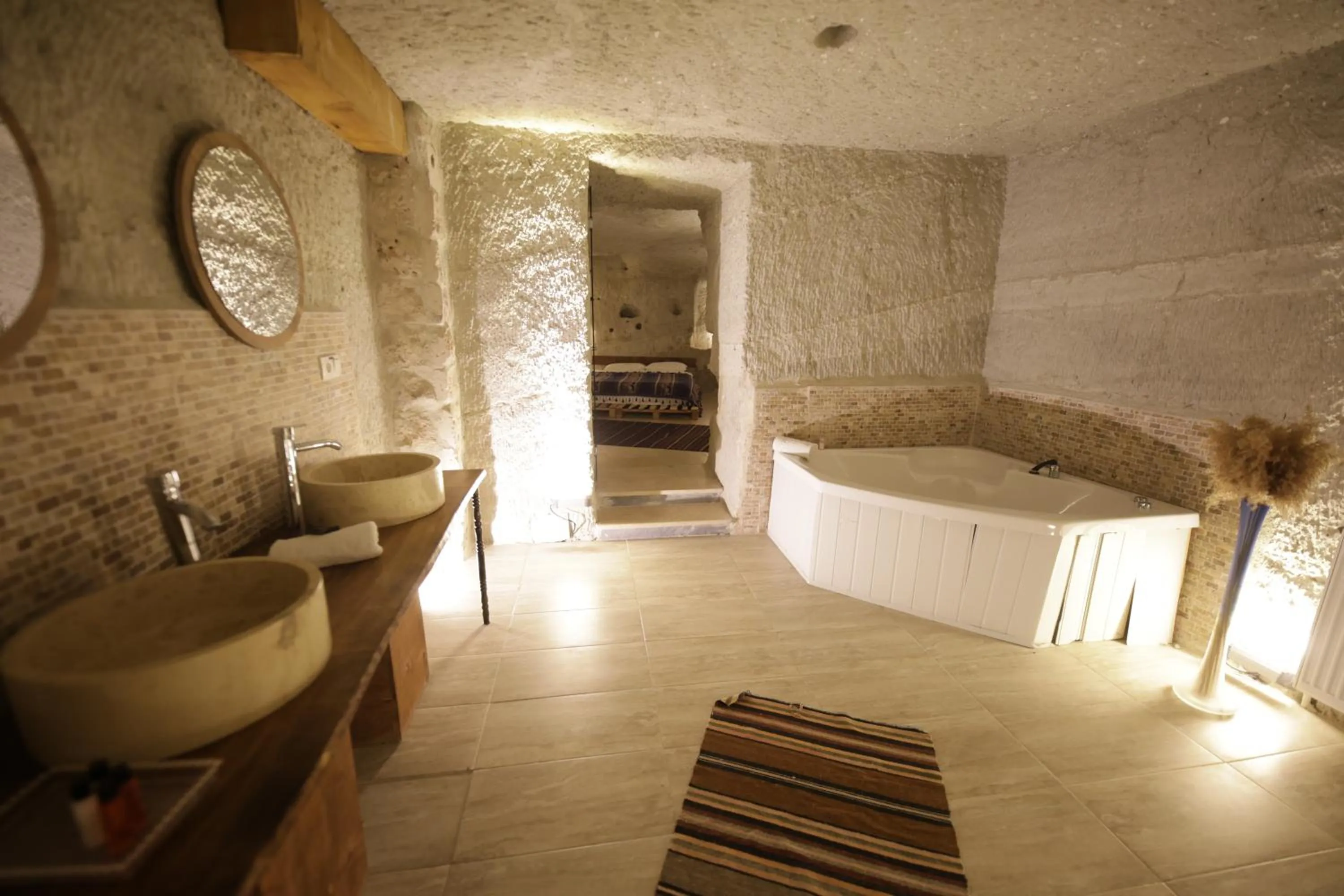 Bath in My Cave Suites