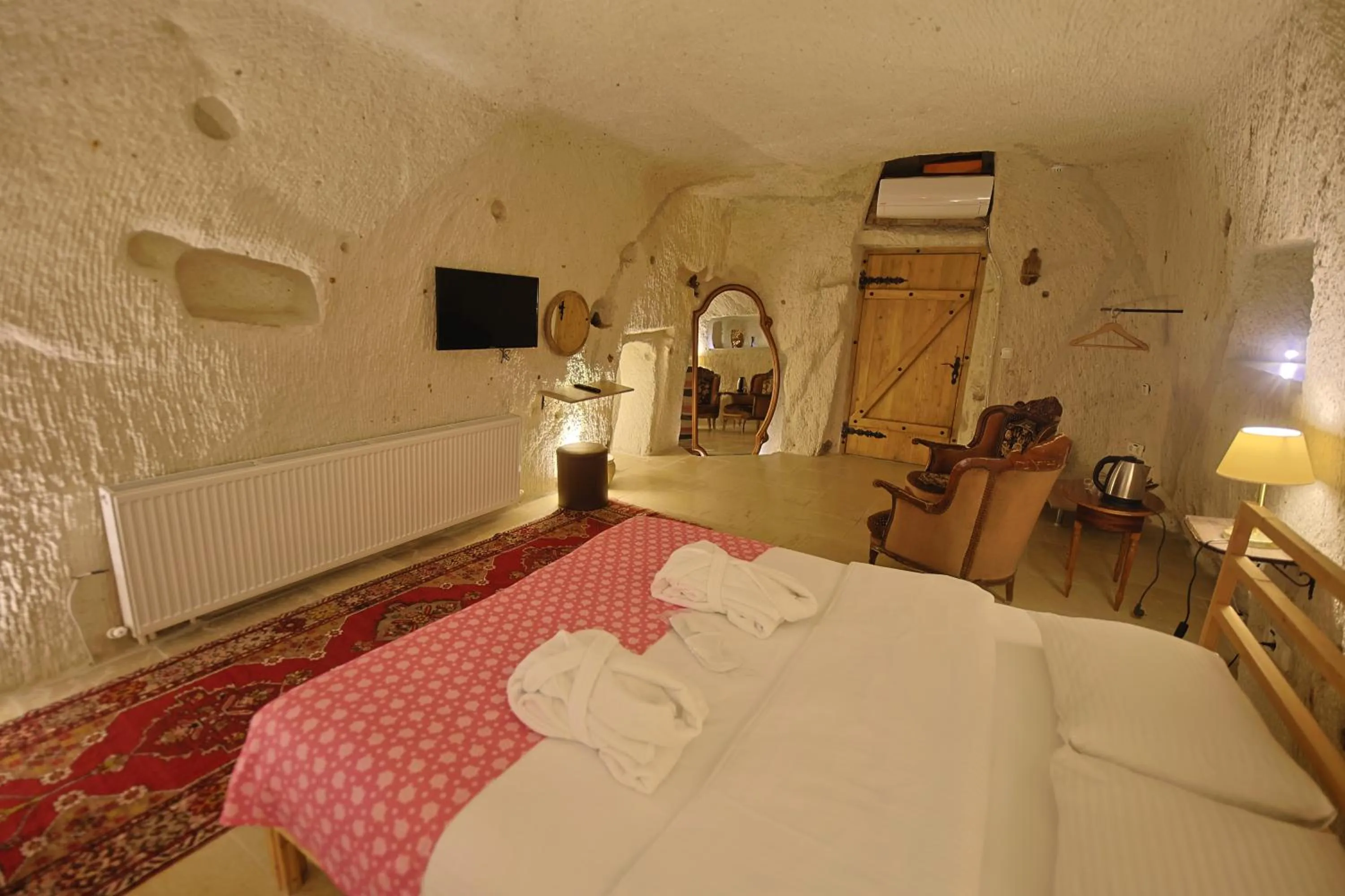 Facade/entrance, Bed in My Cave Suites