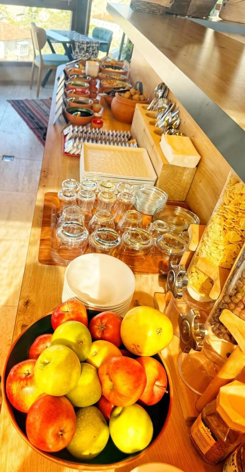 Breakfast in My Cave Suites