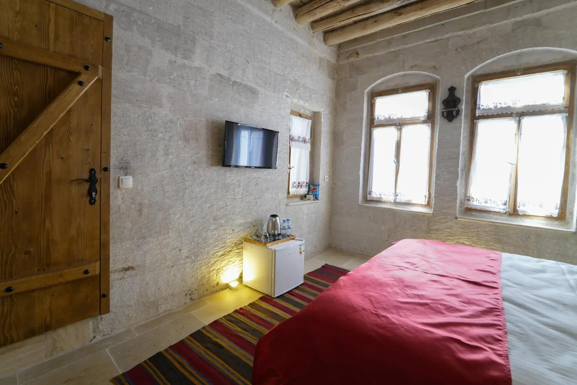 TV and multimedia, Bed in My Cave Suites TV and multimedia, Bed in My Cave Suites