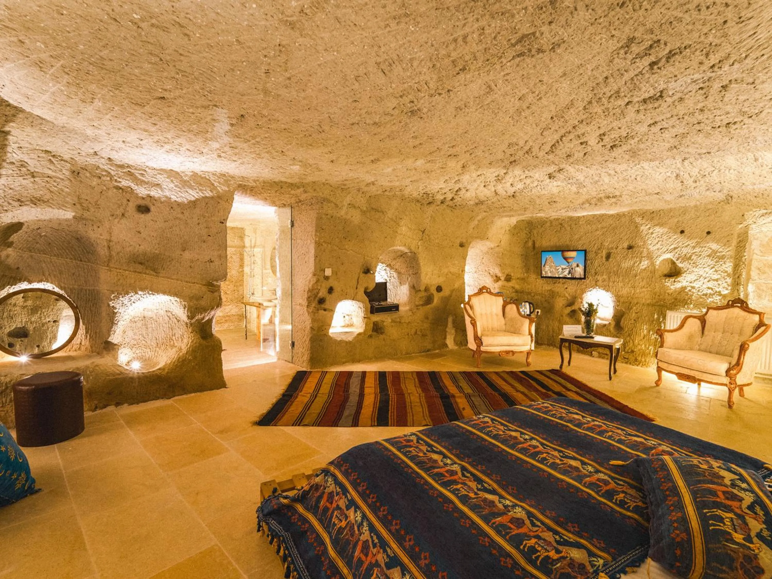 TV and multimedia, Bed in My Cave Suites