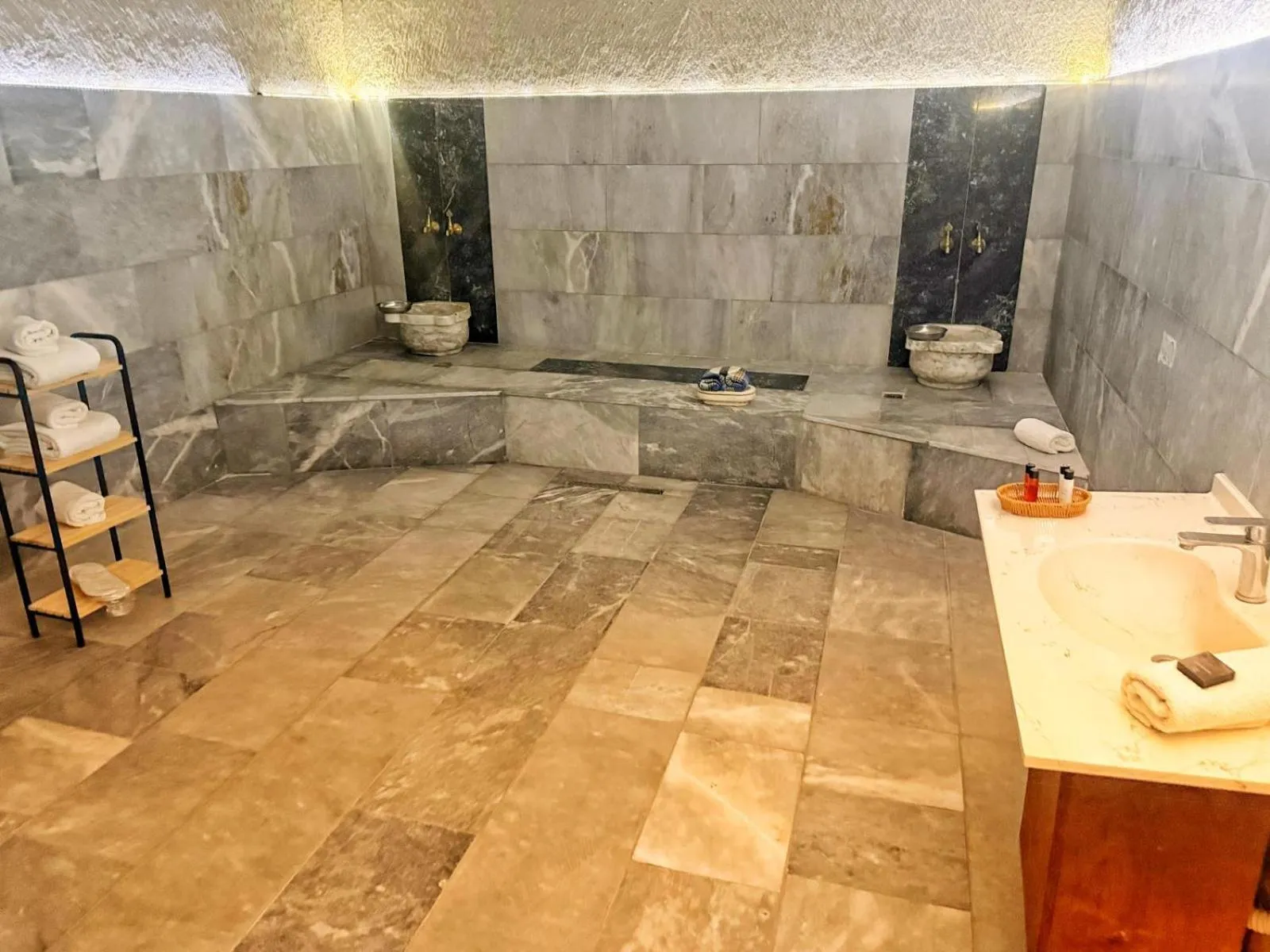 Public Bath in My Cave Suites