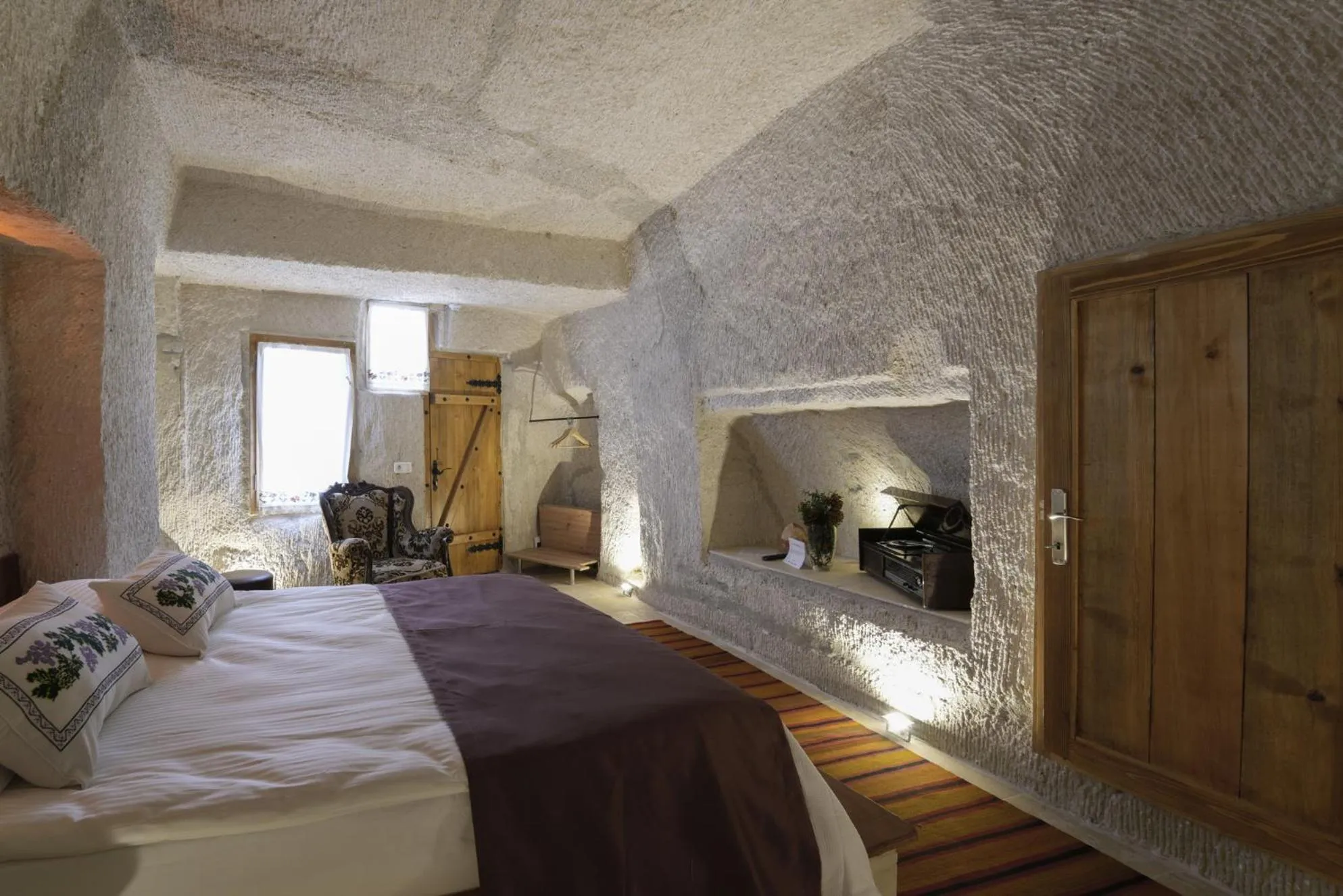 Seating area, Bed in My Cave Suites