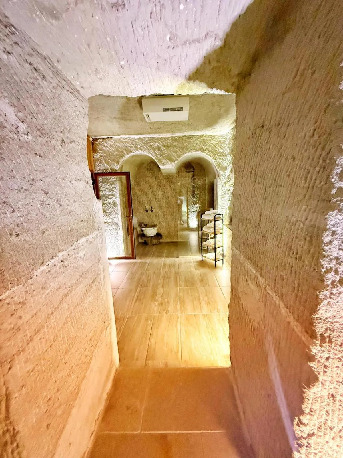 Public Bath in My Cave Suites