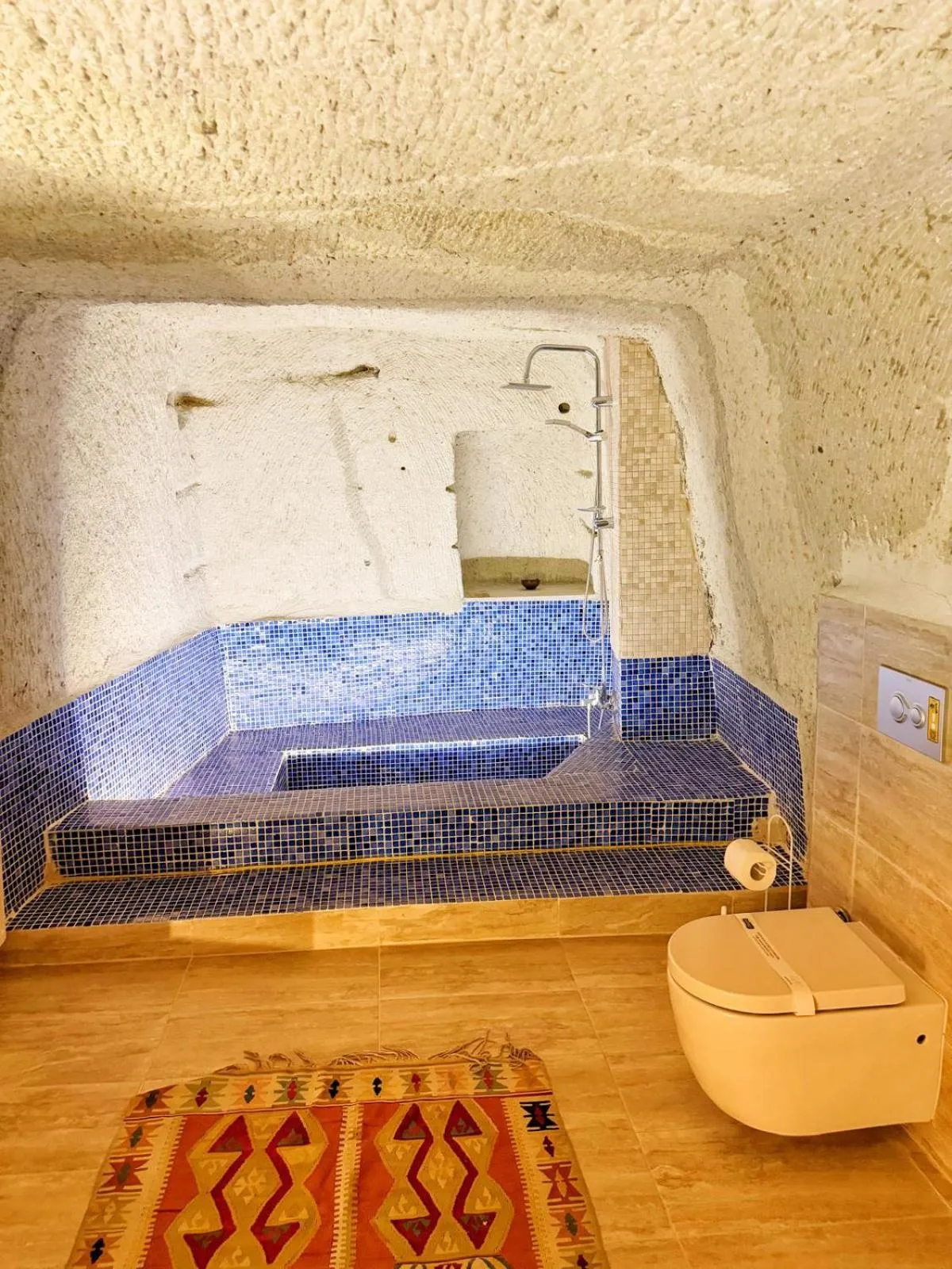 Bath in My Cave Suites