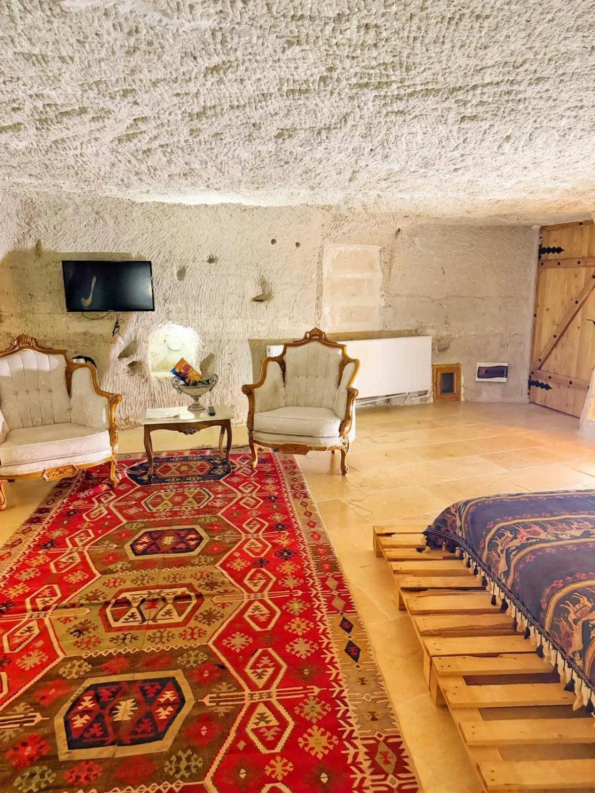 Seating area, Bed in My Cave Suites