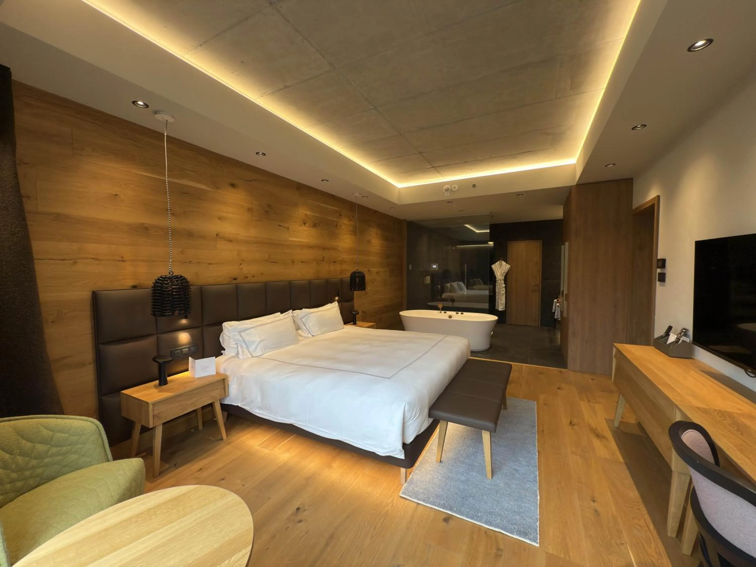 Bed in Swissôtel Damian Jasna