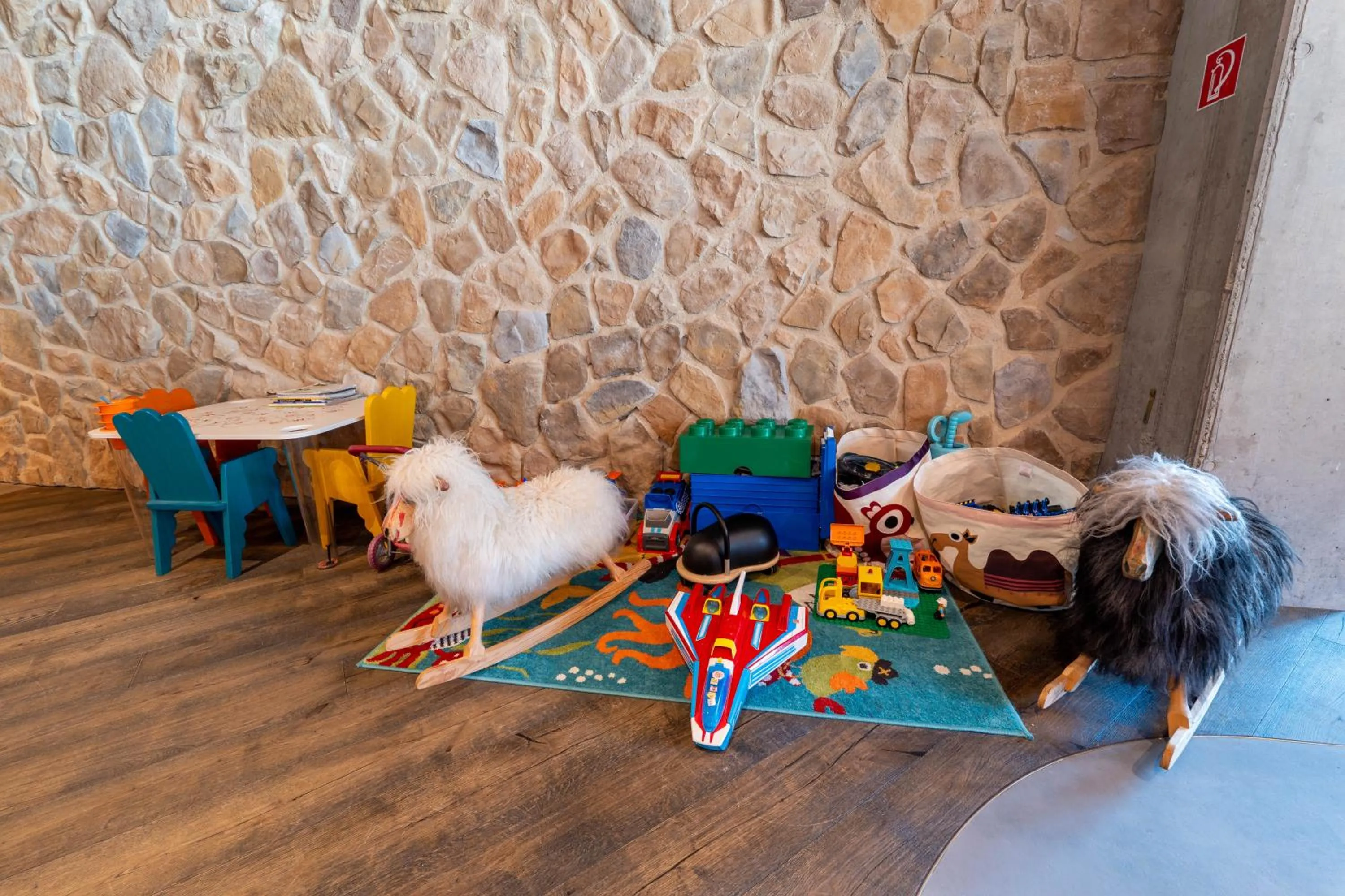 Seating area in Swissôtel Damian Jasna