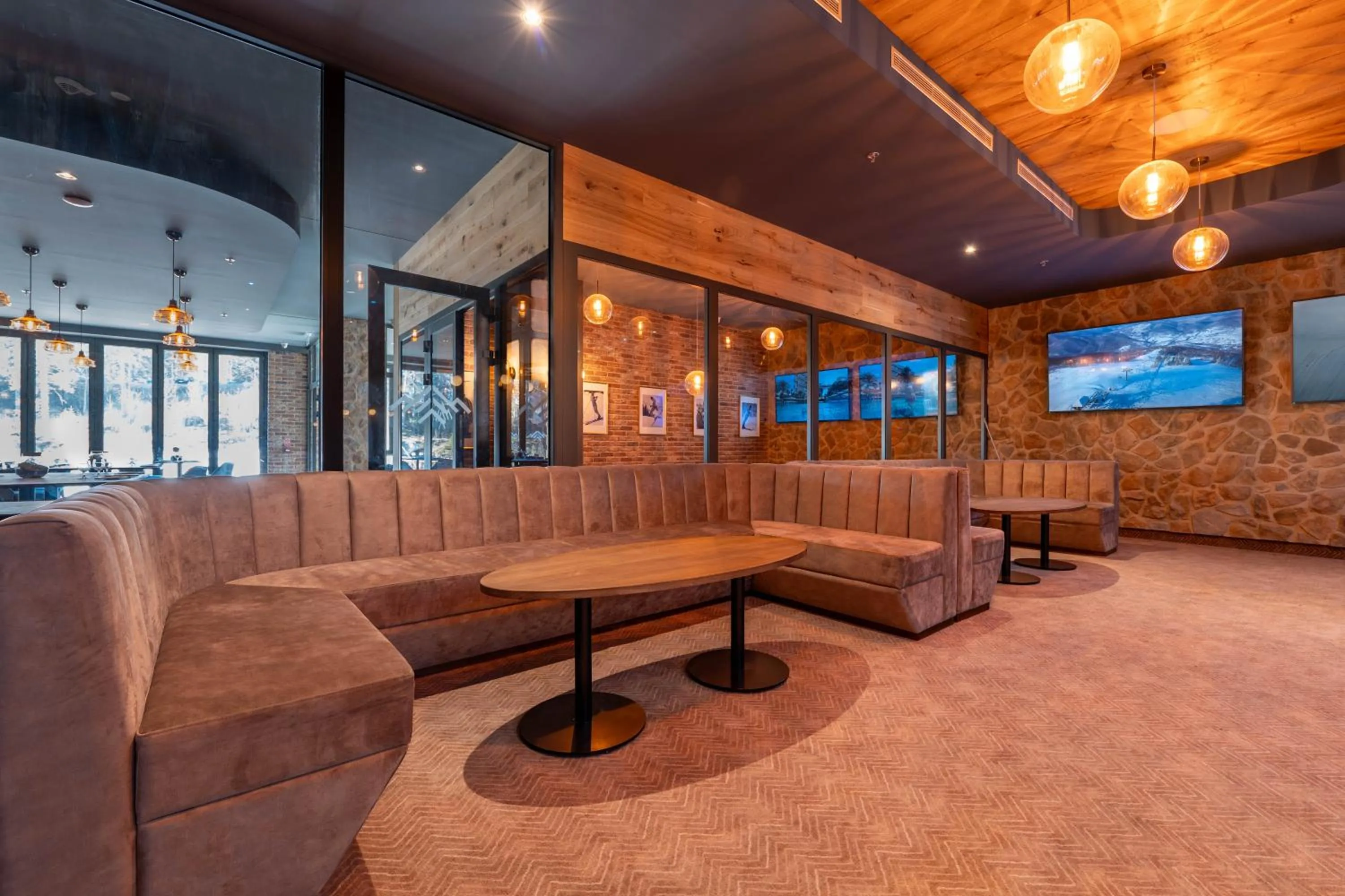 Seating area in Swissôtel Damian Jasna