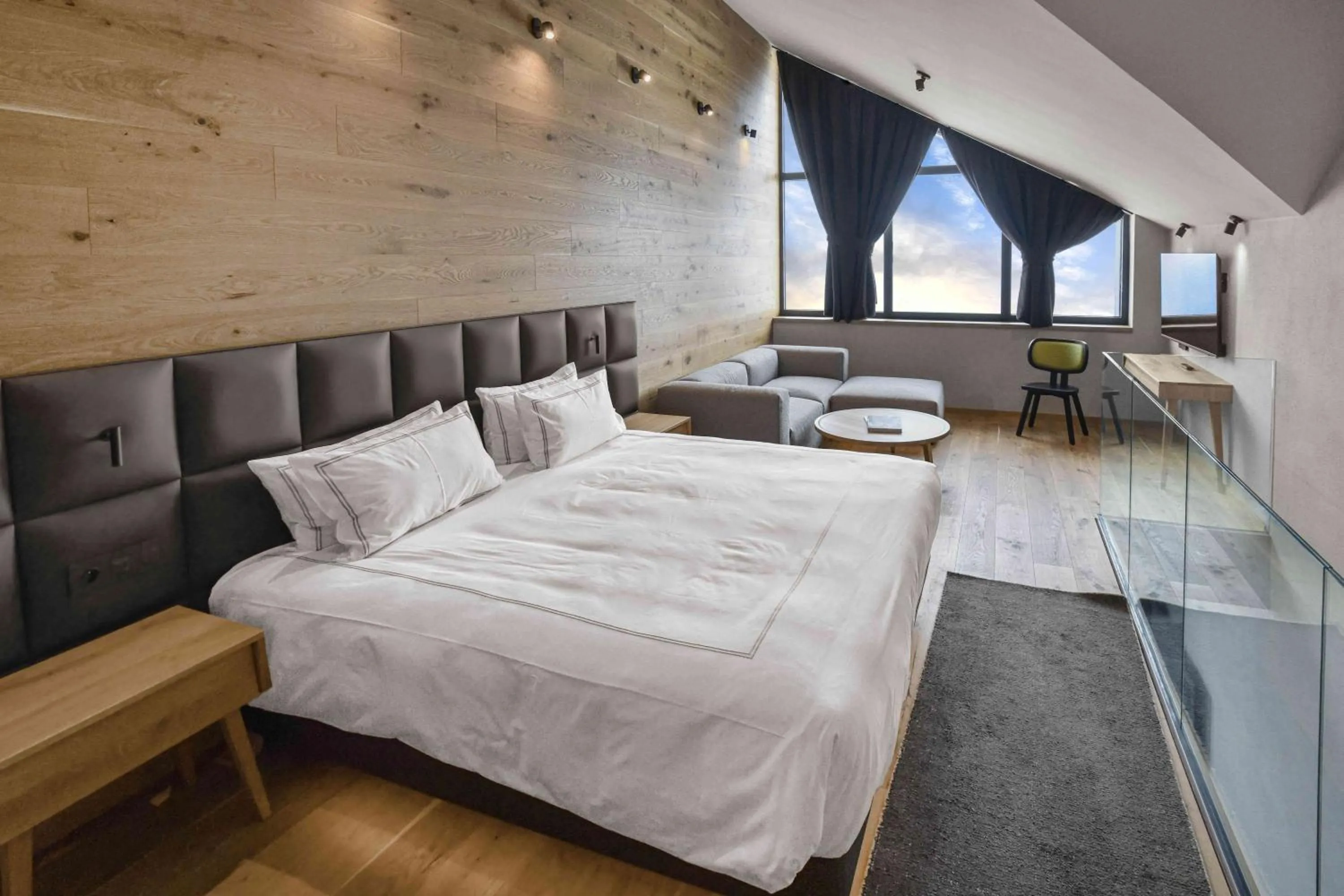 Bed in Swissôtel Damian Jasna