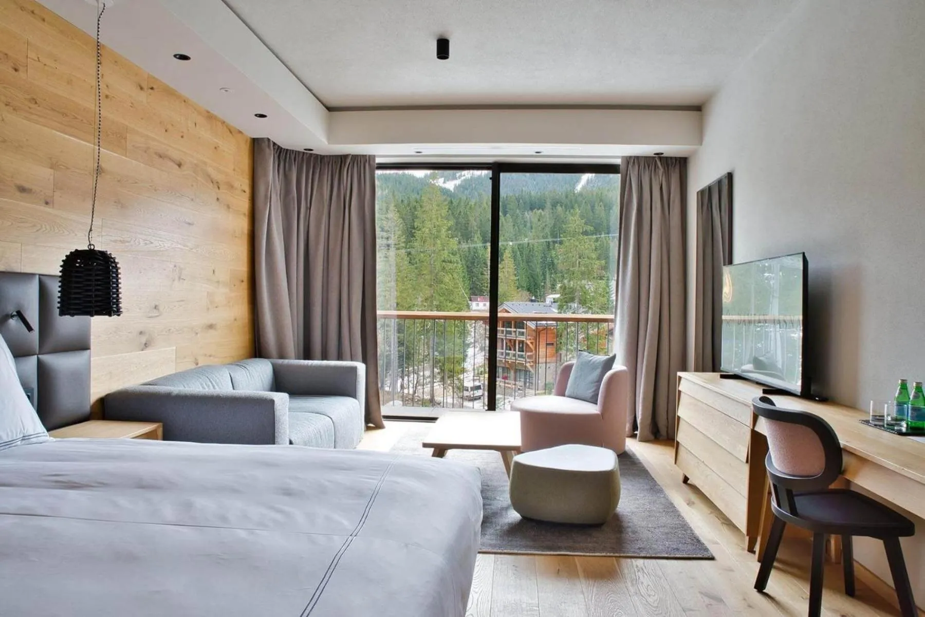 Photo of the whole room, Bed in Swissôtel Damian Jasna