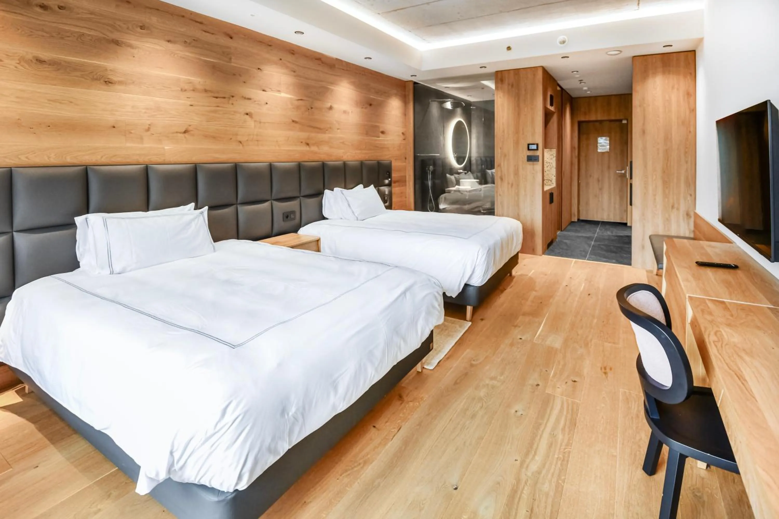 Bedroom, Bed in Swissôtel Damian Jasna