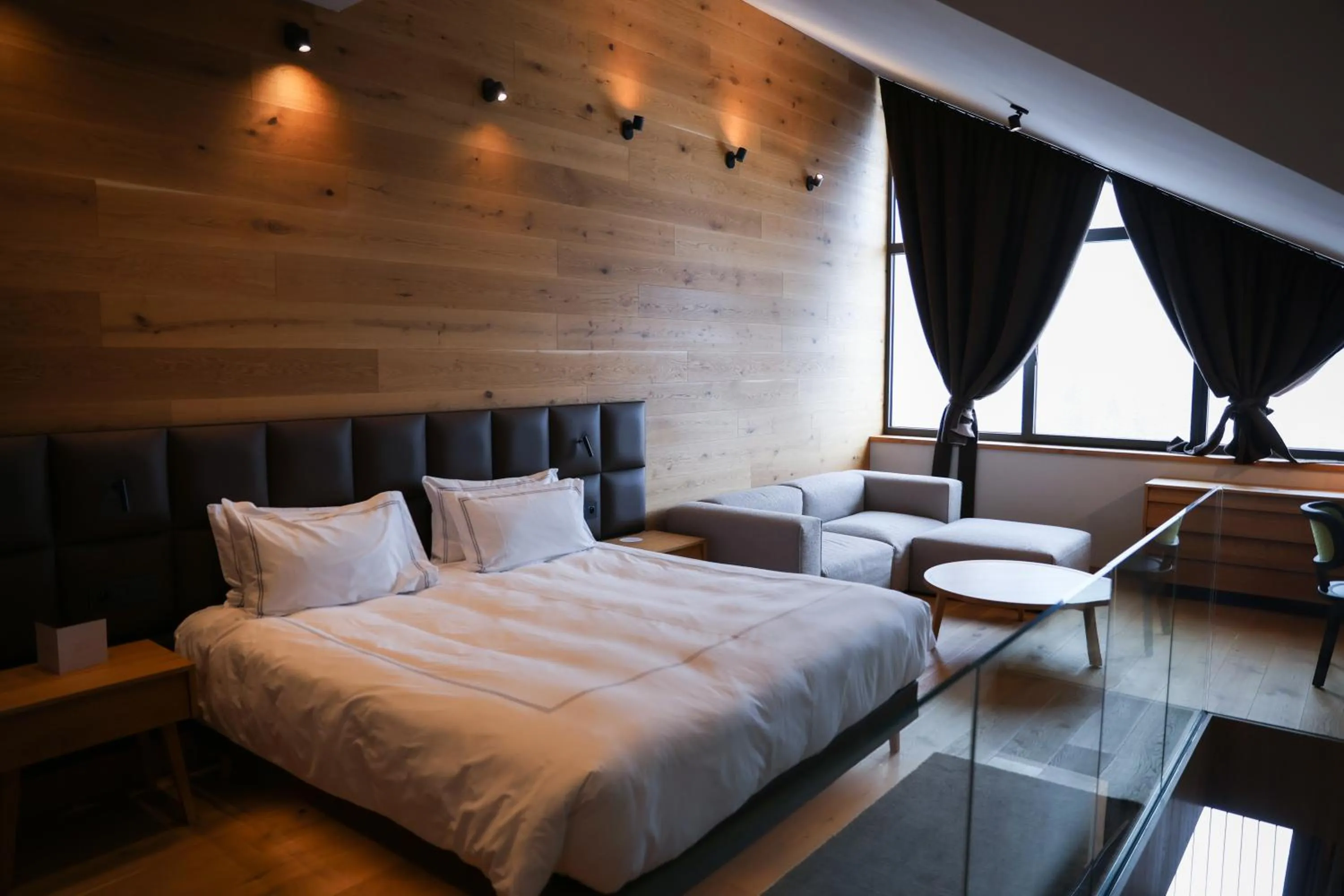 Bedroom, Bed in Swissôtel Damian Jasna