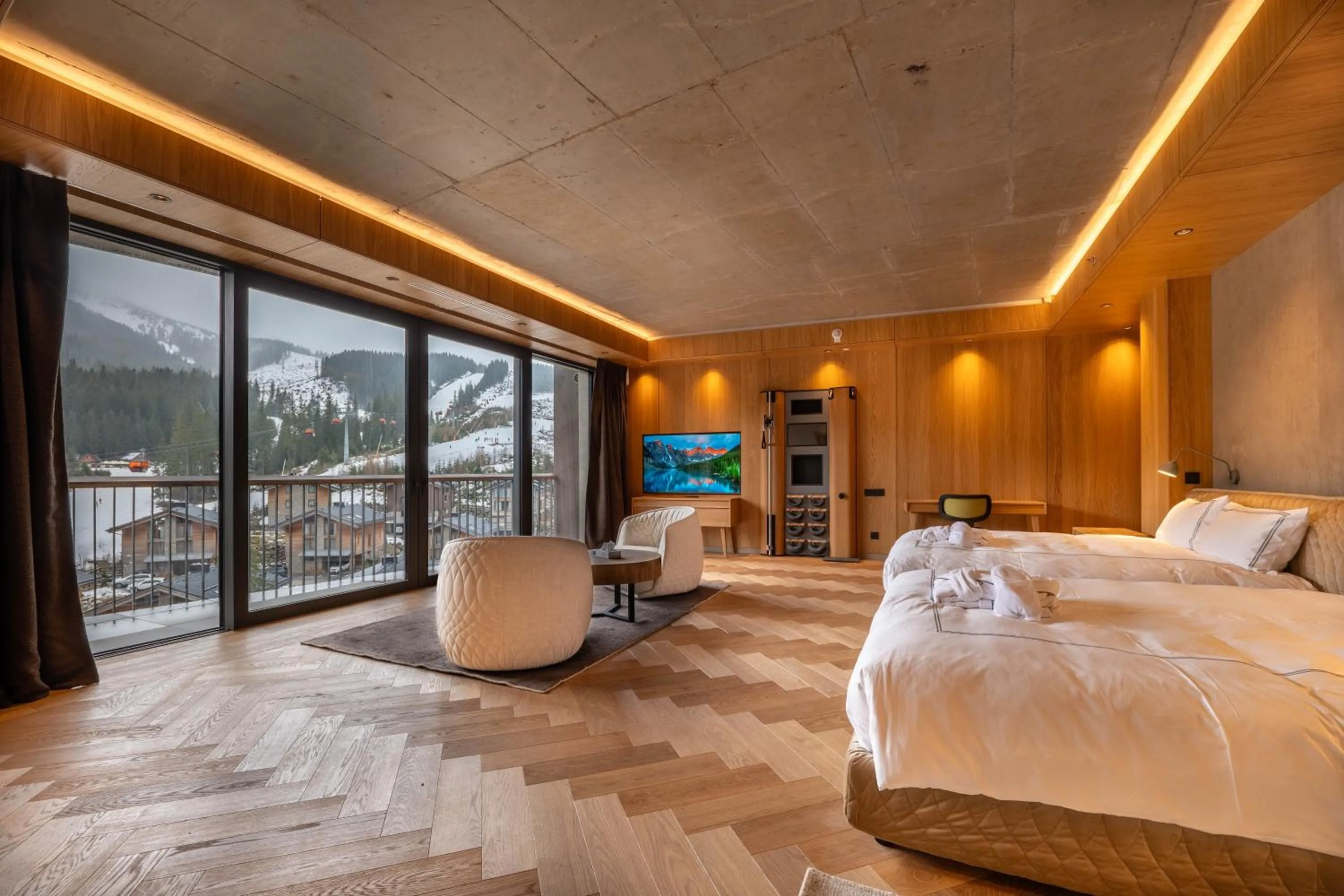 Living room, Bed in Swissôtel Damian Jasna