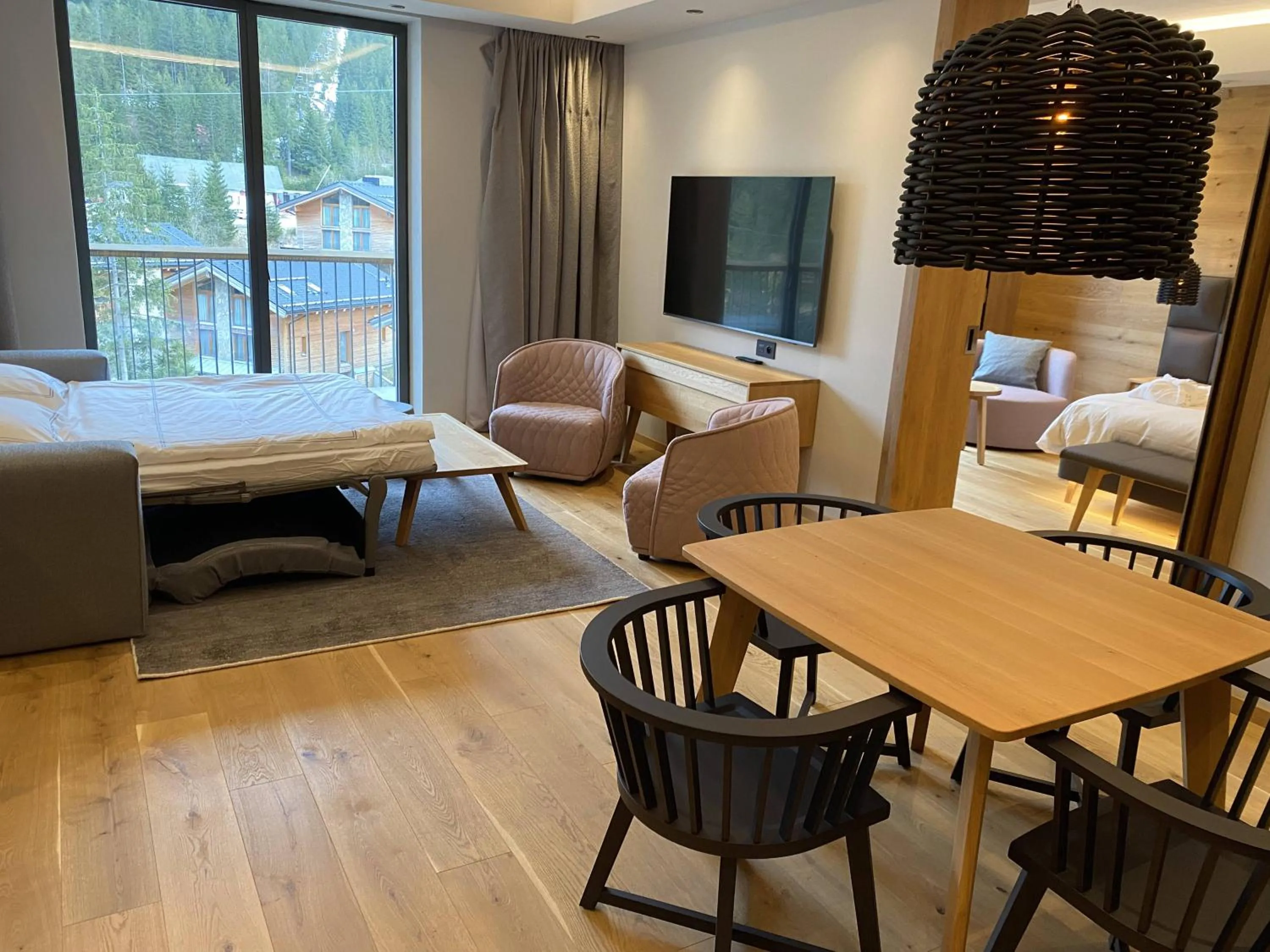 Living room, Bed in Swissôtel Damian Jasna