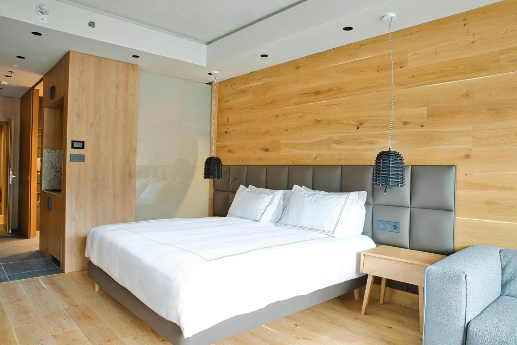 Photo of the whole room, Bed in Swissôtel Damian Jasna