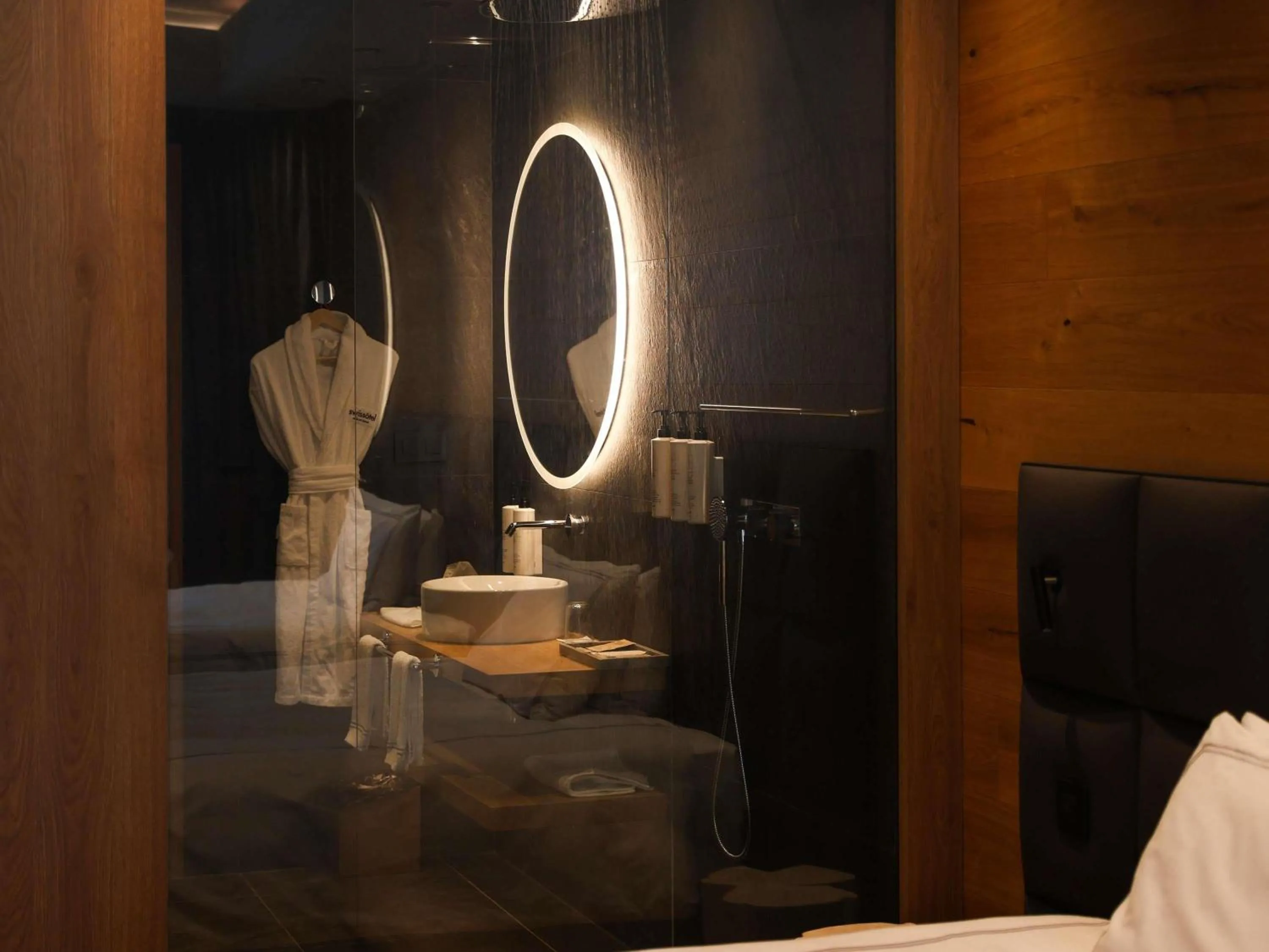 Bedroom, Bed in Swissôtel Damian Jasna