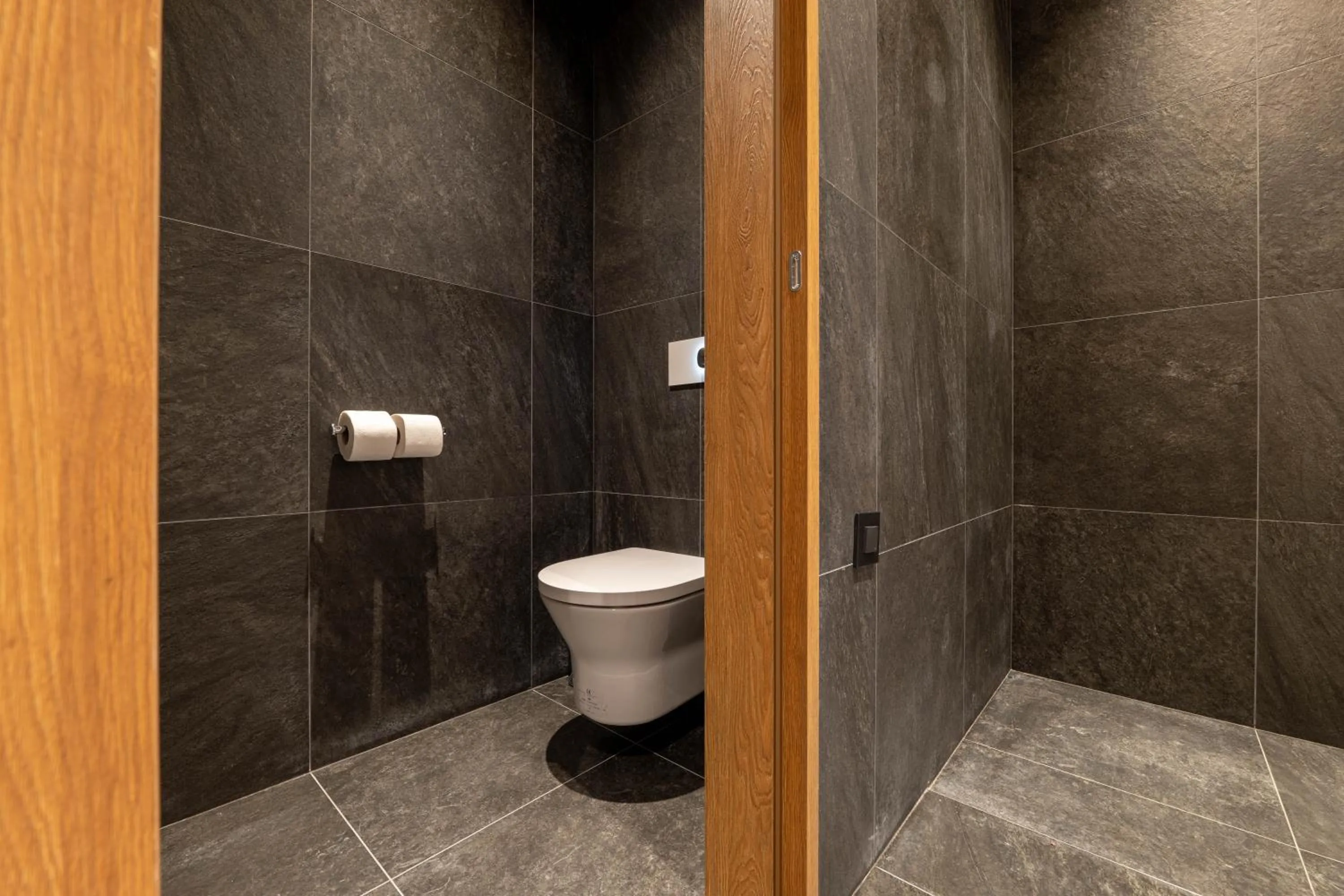 Toilet in Swissôtel Damian Jasna