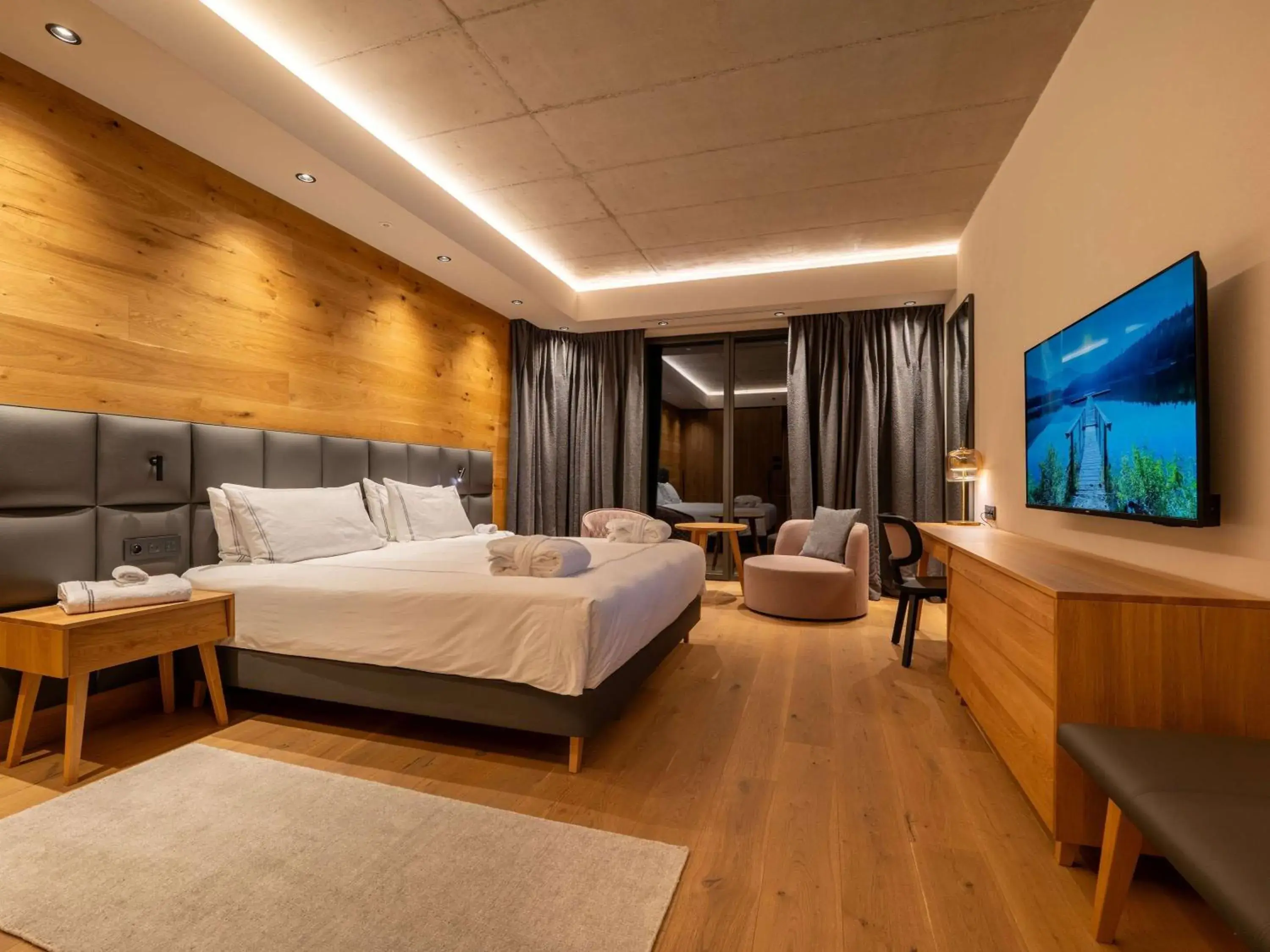 Bedroom, Bed in Swissôtel Damian Jasna Bedroom, Bed in Swissôtel Damian Jasna