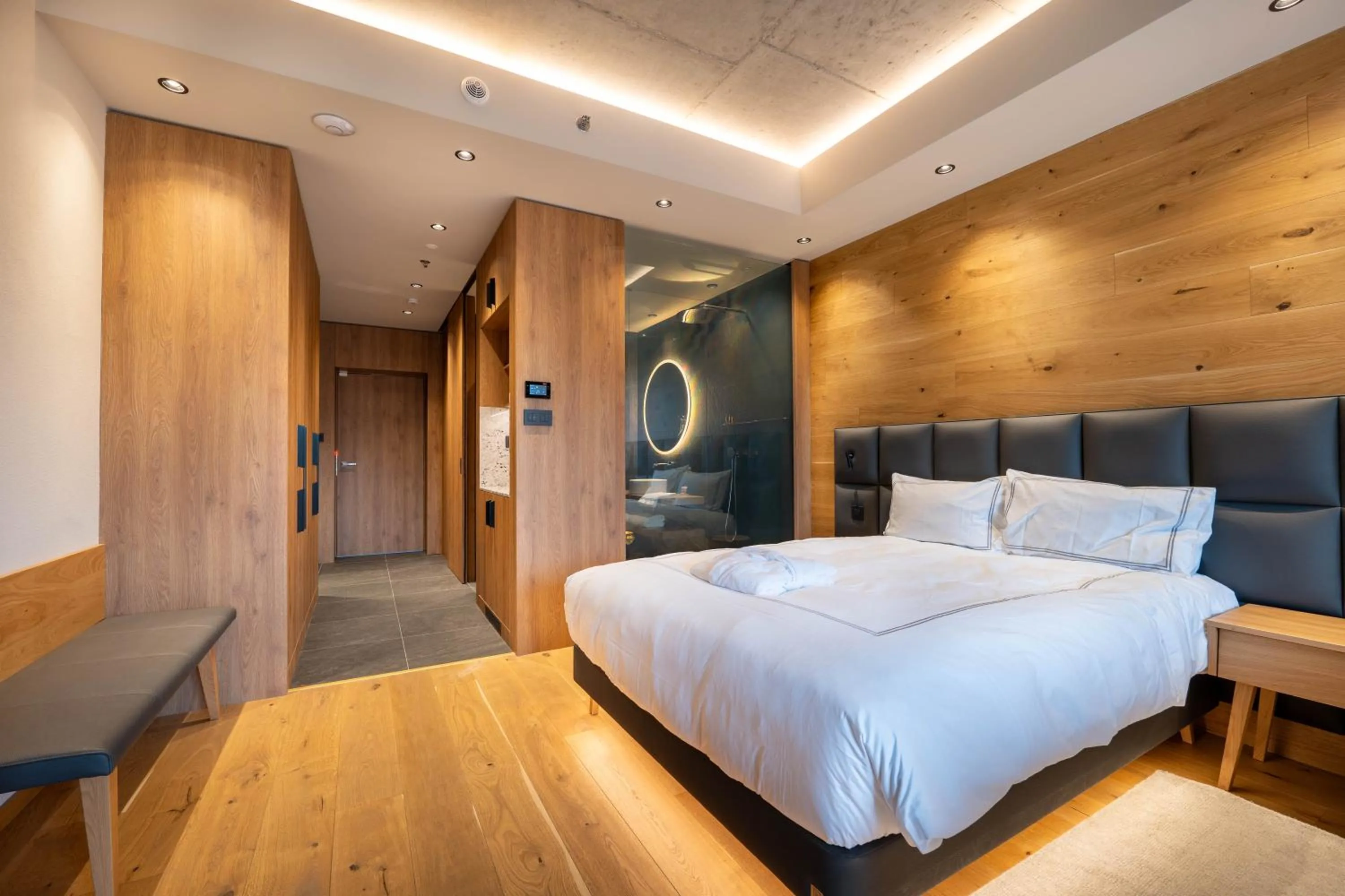 Photo of the whole room, Bed in Swissôtel Damian Jasna