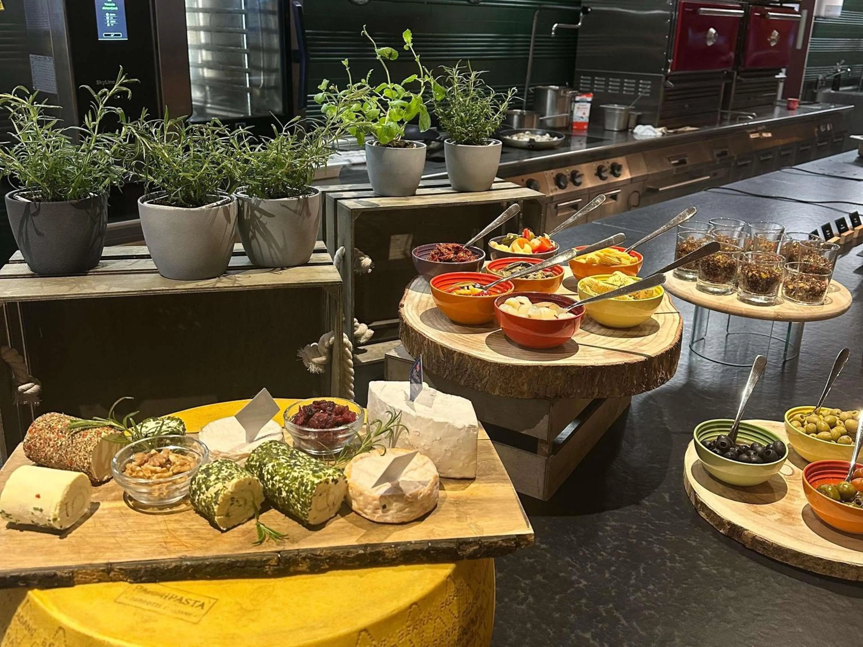 Breakfast in Swissôtel Damian Jasna