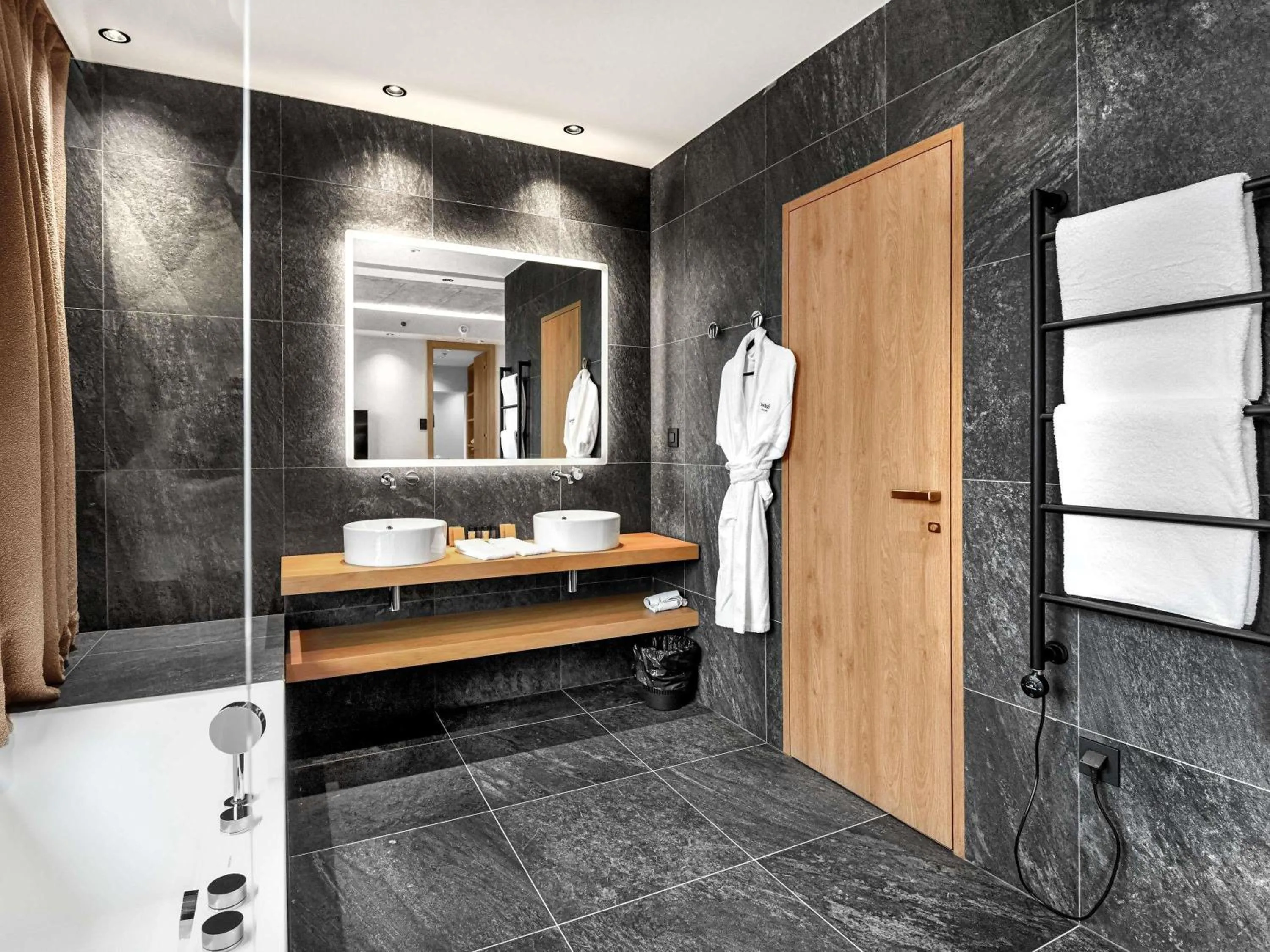 Bedroom in Swissôtel Damian Jasna